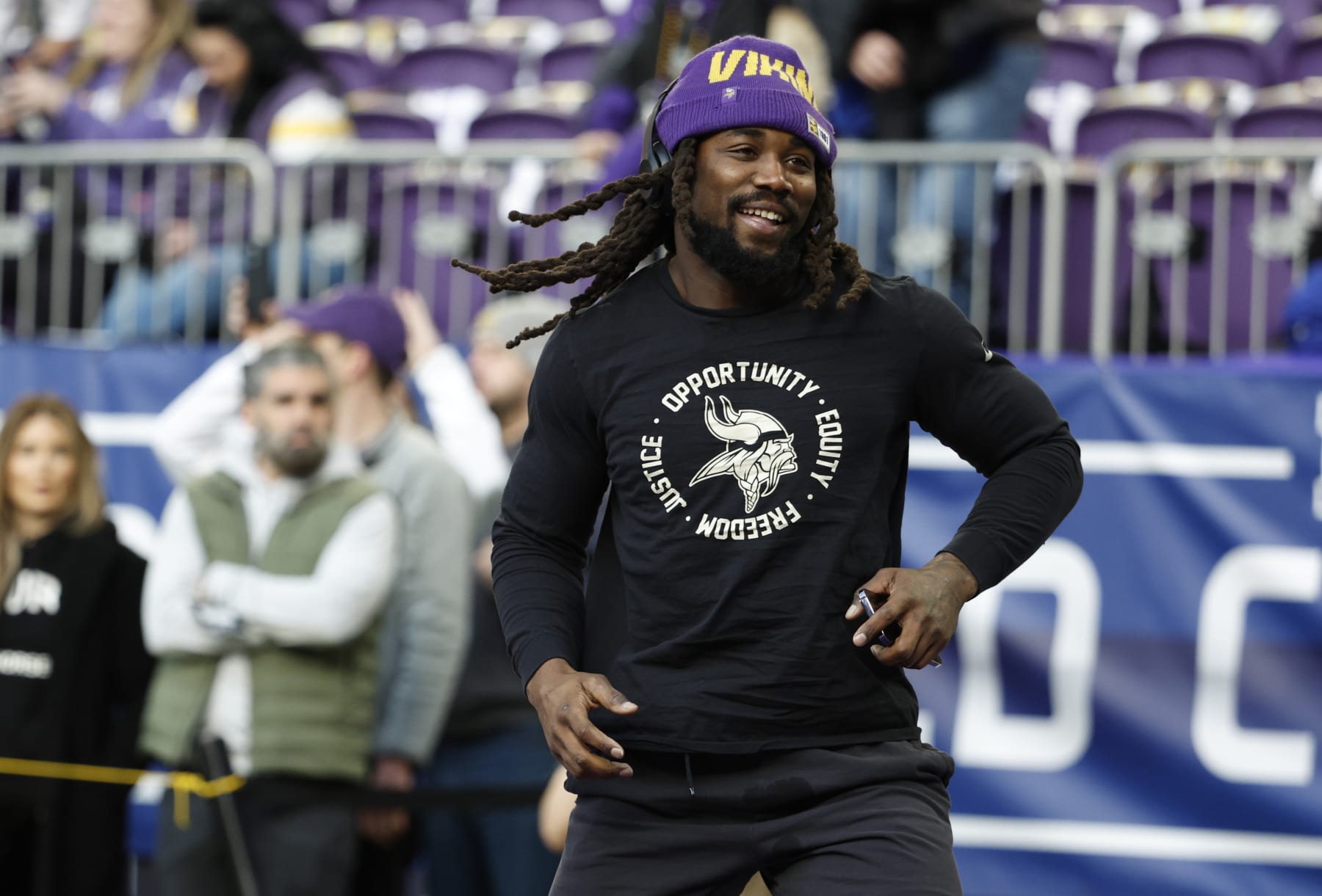 MINNEAPOLIS, MINNESOTA - JANUARY 15: Dalvin Cook #4 of the Minnesota Vikings warms up prior to the NFC Wild Card playoff game against the New York Giants at U.S. Bank Stadium on January 15, 2023 in Minneapolis, Minnesota. (Photo by David Berding/Getty Images)