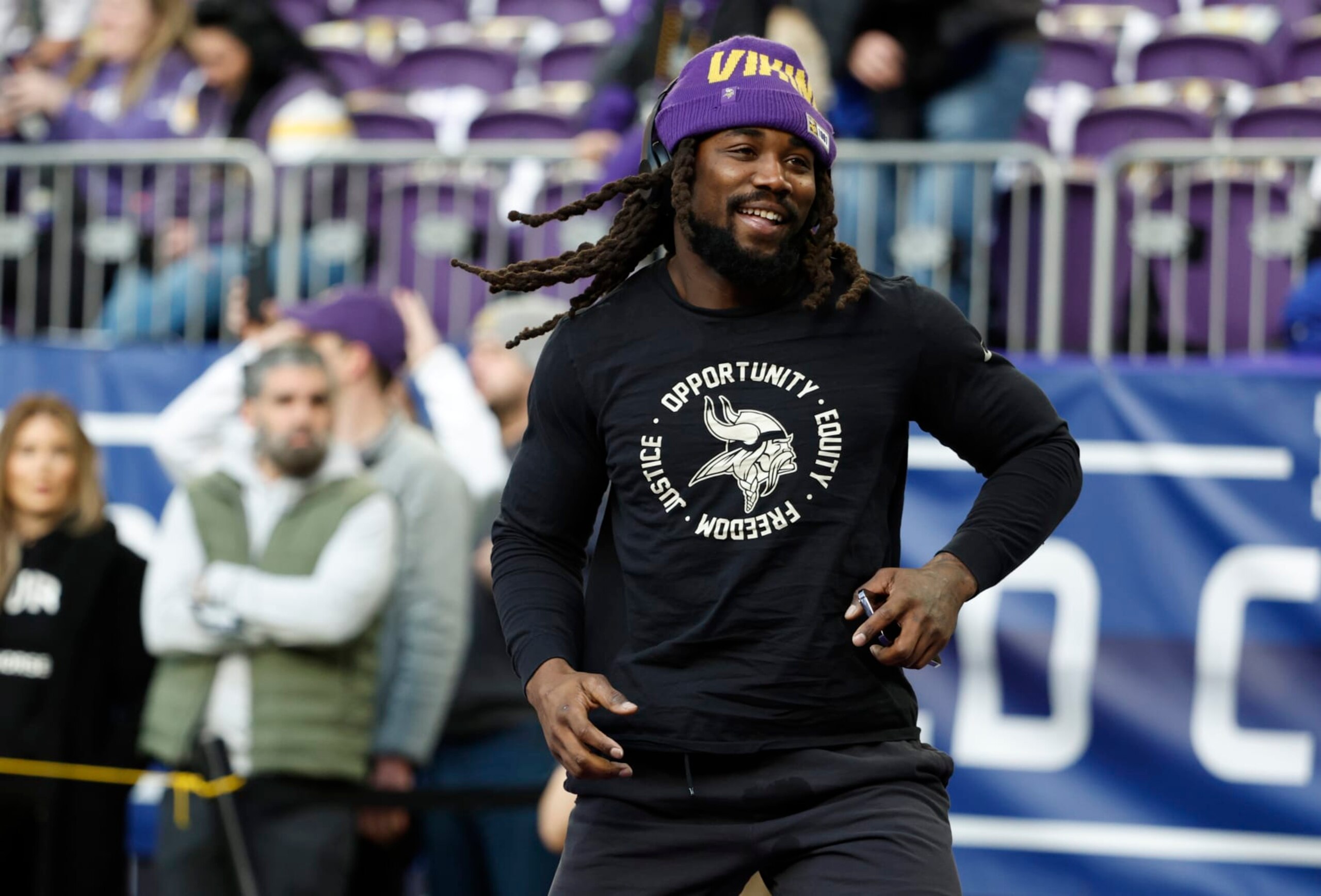 MINNEAPOLIS, MINNESOTA - JANUARY 15: Dalvin Cook #4 of the Minnesota Vikings warms up prior to the NFC Wild Card playoff game against the New York Giants at U.S. Bank Stadium on January 15, 2023 in Minneapolis, Minnesota. (Photo by David Berding/Getty Images)