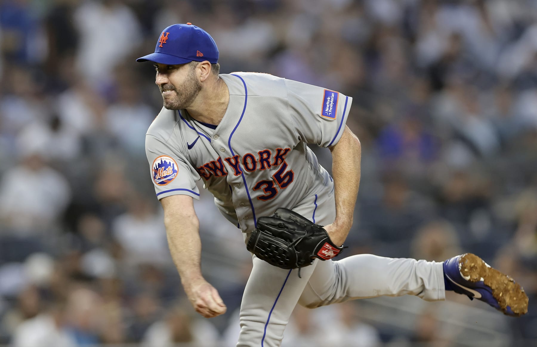 NEW YORK, NEW YORK - JULY 25:  Justin Verlander #35 of the New York Mets in action against the New York Yankees at Yankee Stadium on July 25, 2023 in Bronx borough of New York City. The Mets defeated the Yankees 9-3. (Photo by Jim McIsaac/Getty Images)