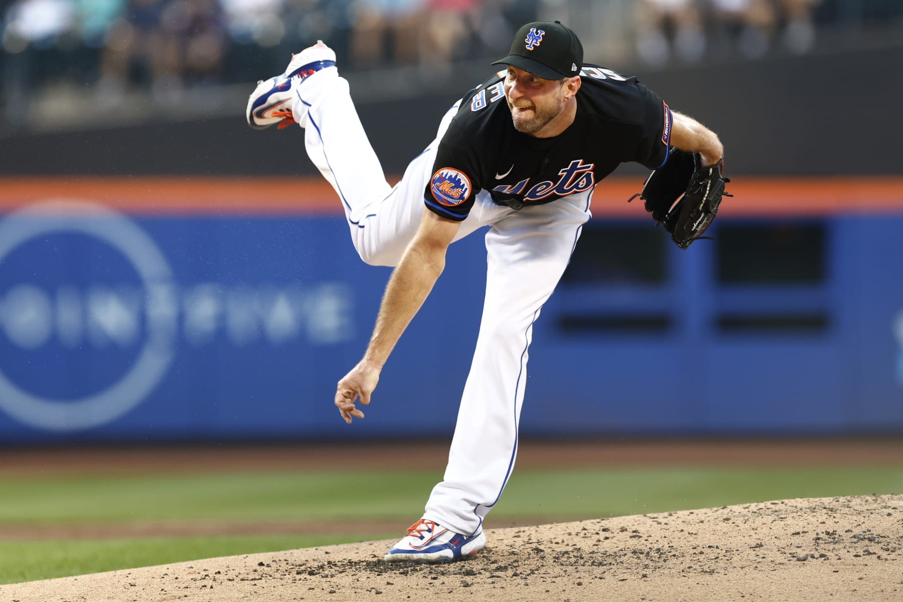 NEW YORK, NEW YORK - JULY 28: Max Scherzer #21 of the New York Mets delivers a pitch against the Washington Nationals during the second inning of a game at Citi Field on July 28, 2023 in New York City. (Photo by Rich Schultz/Getty Images)