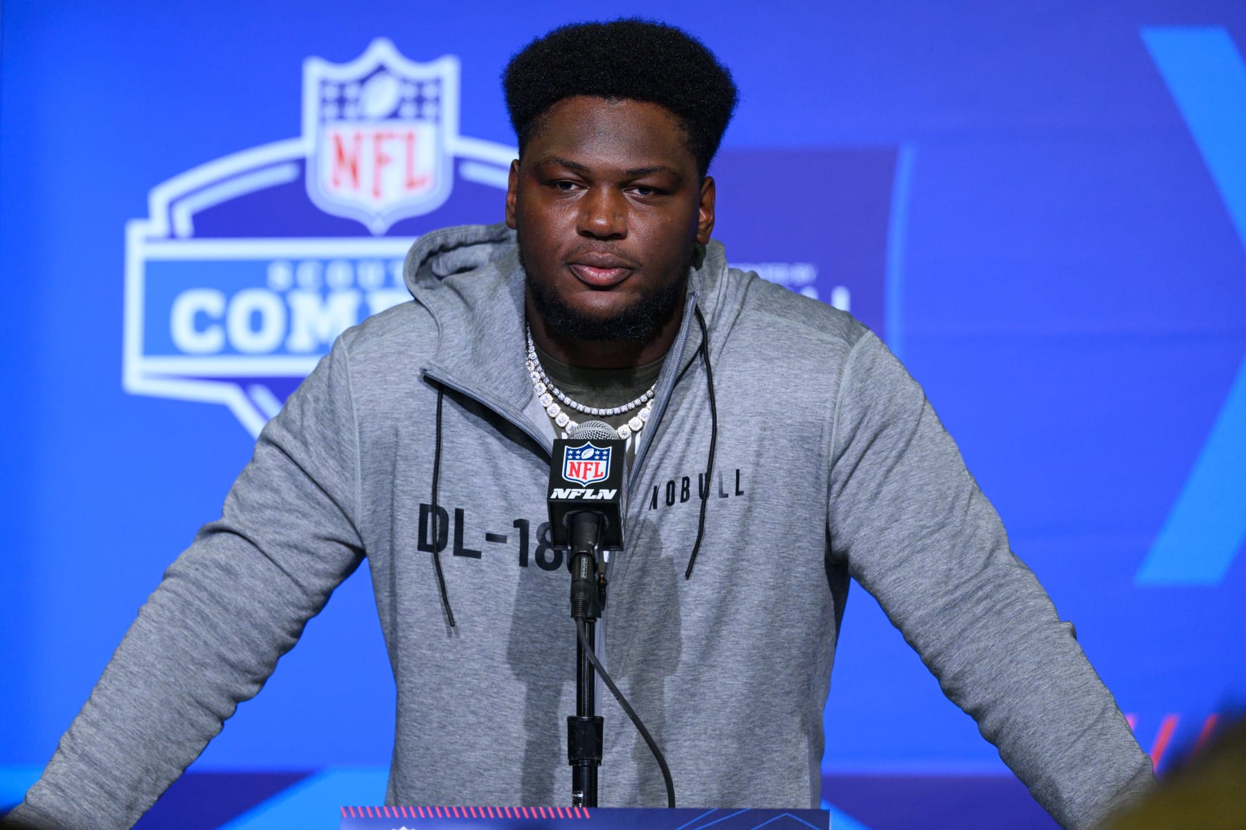 INDIANAPOLIS, IN - MARCH 01: Alabama defensive lineman Byron Young answers questions from the media during the NFL Scouting Combine on March 1, 2023, at the Indiana Convention Center in Indianapolis, IN. (Photo by Zach Bolinger/Icon Sportswire via Getty Images)