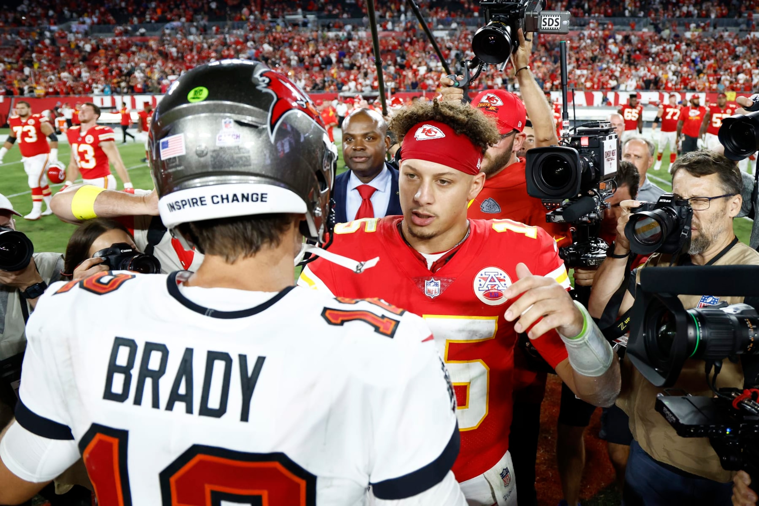 TAMPA, FLORIDA - OCTOBER 02: Patrick Mahomes #15 of the Kansas City Chiefs shakes hands with Tom Brady #12 of the Tampa Bay Buccaneers after defeating the Tampa Bay Buccaneers 41-31 at Raymond James Stadium on October 02, 2022 in Tampa, Florida. (Photo by Douglas P. DeFelice/Getty Images) TAMPA, FLORIDA - OCTOBER 02: Patrick Mahomes #15 of the Kansas City Chiefs shakes hands with Tom Brady #12 of the Tampa Bay Buccaneers after defeating the Tampa Bay Buccaneers 41-31 at Raymond James Stadium on October 02, 2022 in Tampa, Florida. (Photo by Douglas P. DeFelice/Getty Images)