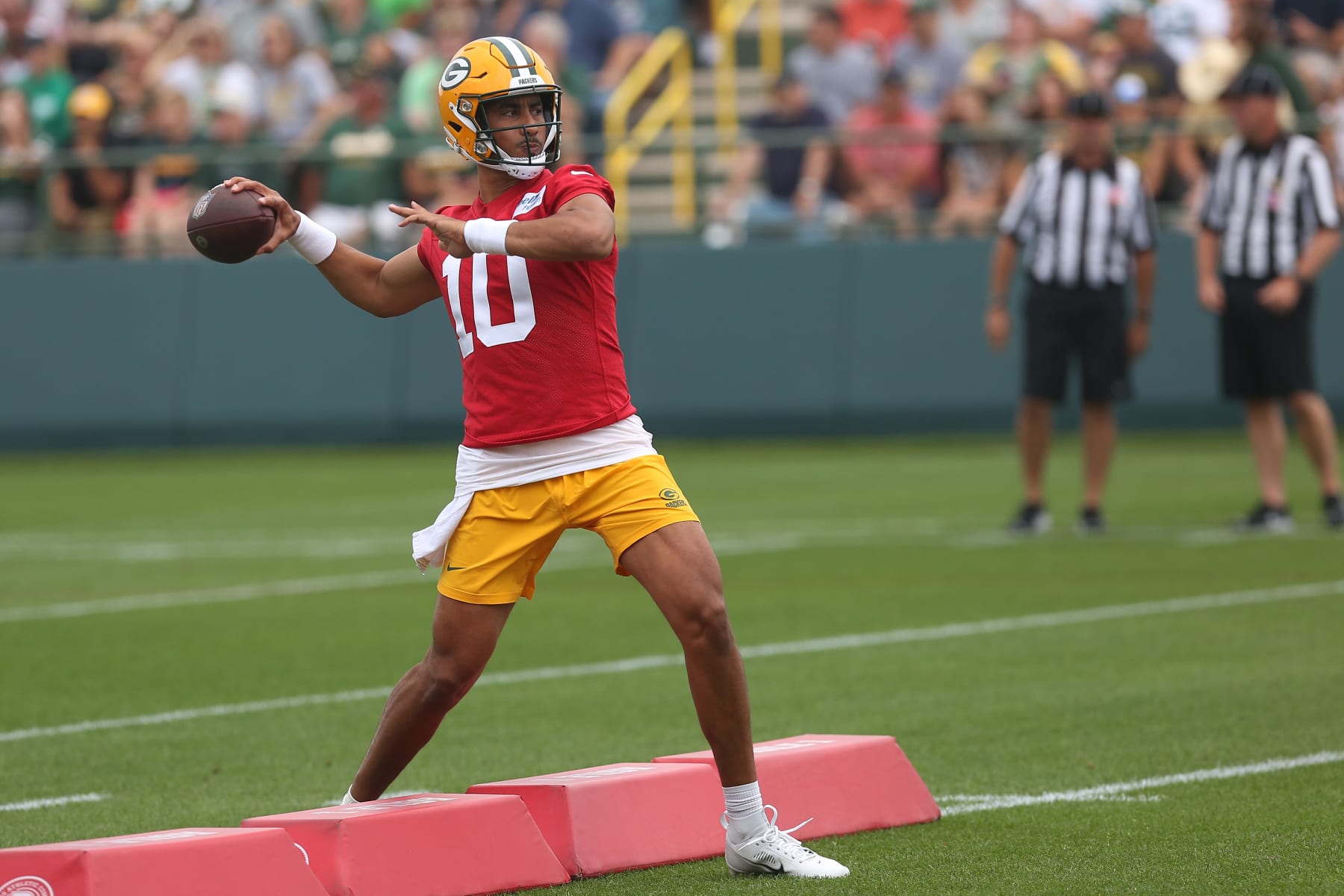 GREEN BAY, WI - JULY 26: Green Bay Packers quarterback Jordan Love (10) passes during Packers Training Camp at Ray Nitschke Field on July 26, 2023 in Ashwaubenon, WI. (Photo by Larry Radloff/Icon Sportswire via Getty Images)