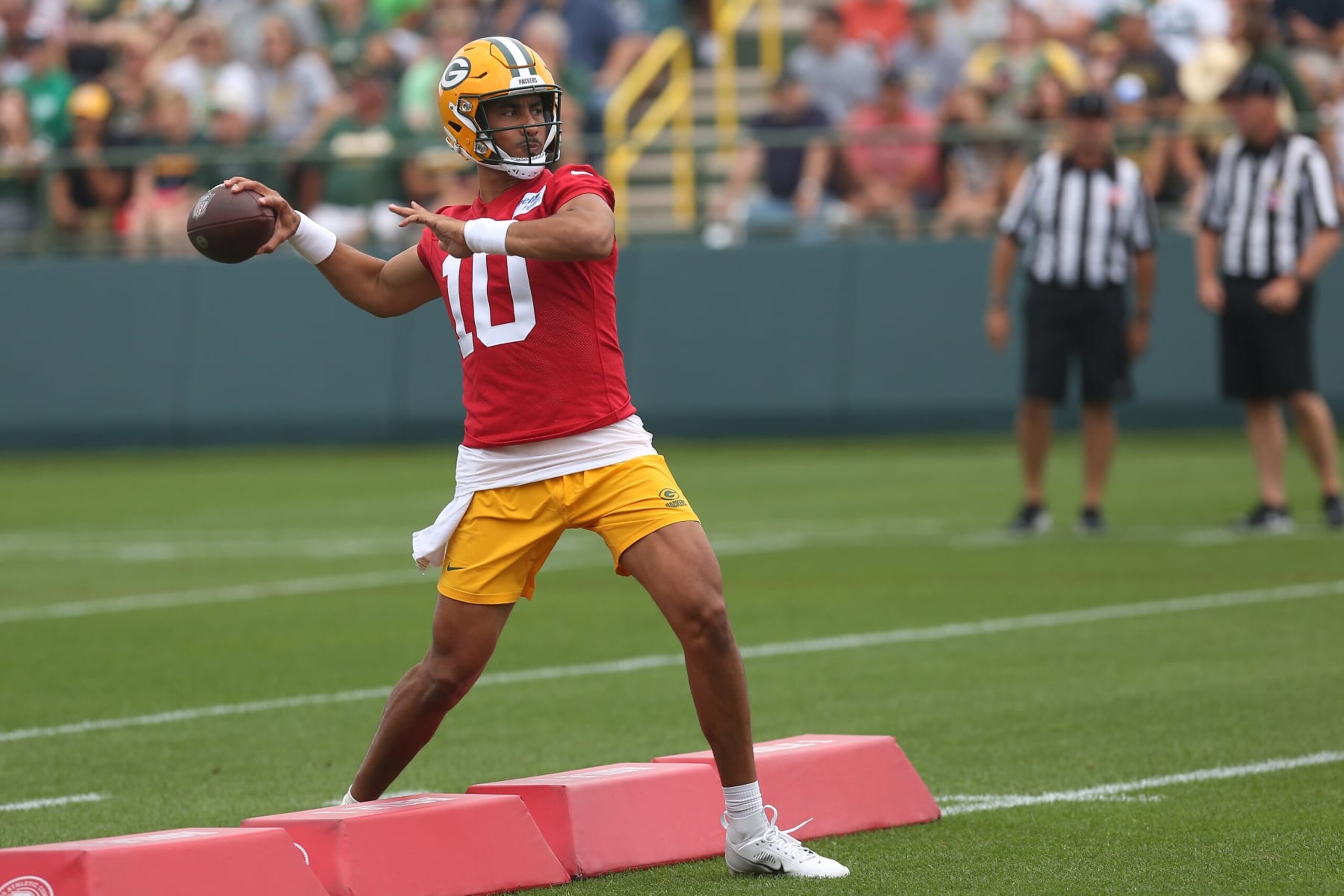 GREEN BAY, WI - JULY 26: Green Bay Packers quarterback Jordan Love (10) passes during Packers Training Camp at Ray Nitschke Field on July 26, 2023 in Ashwaubenon, WI. (Photo by Larry Radloff/Icon Sportswire via Getty Images)