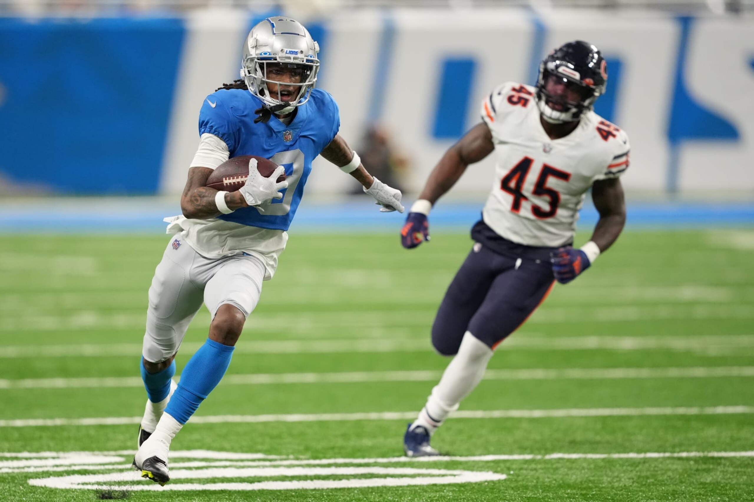 DETROIT, MICHIGAN - JANUARY 01: Jameson Williams #9 of the Detroit Lions runs the ball after a catch while chased by Joe Thomas #45 of the Chicago Bears during the third quarter at Ford Field on January 01, 2023 in Detroit, Michigan. (Photo by Nic Antaya/Getty Images)