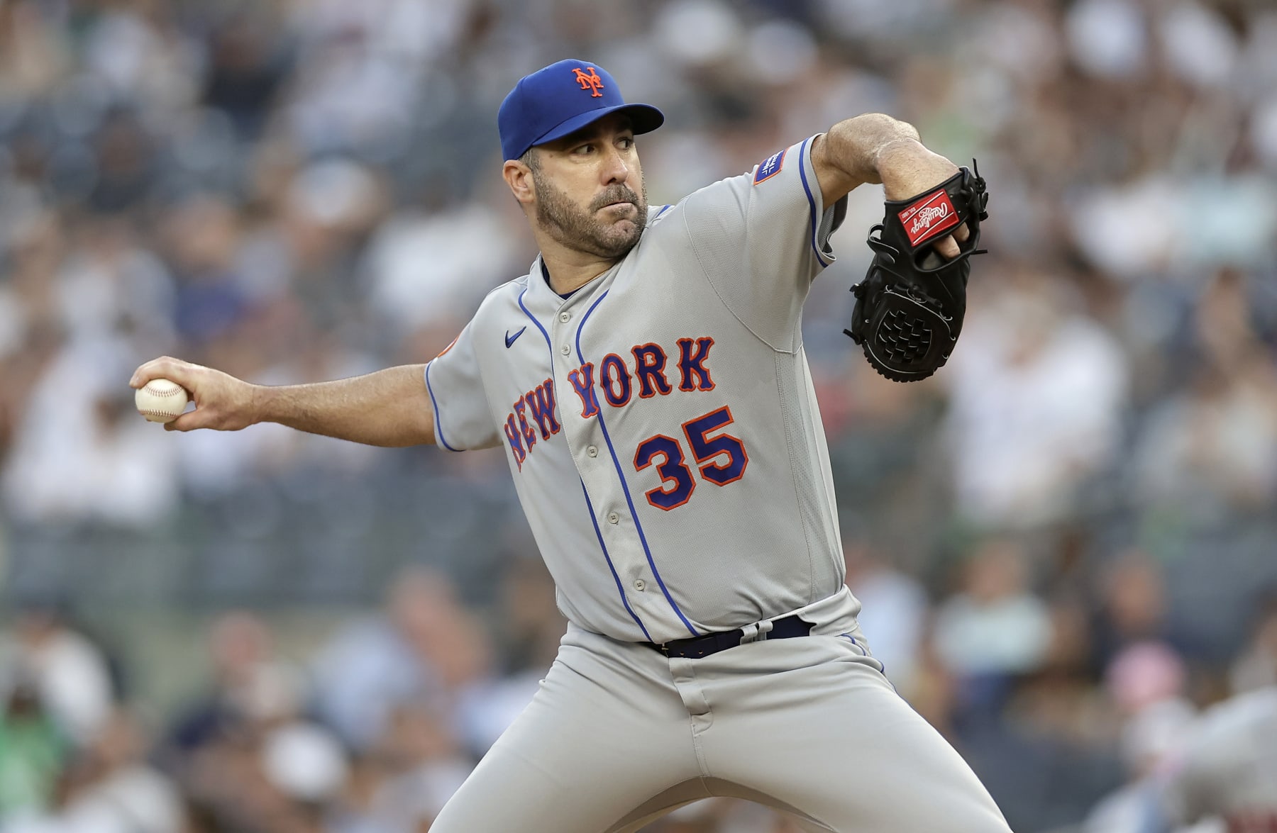 NEW YORK, NEW YORK - JULY 25:  Justin Verlander #35 of the New York Mets in action against the New York Yankees at Yankee Stadium on July 25, 2023 in Bronx borough of New York City. The Mets defeated the Yankees 9-3. (Photo by Jim McIsaac/Getty Images)