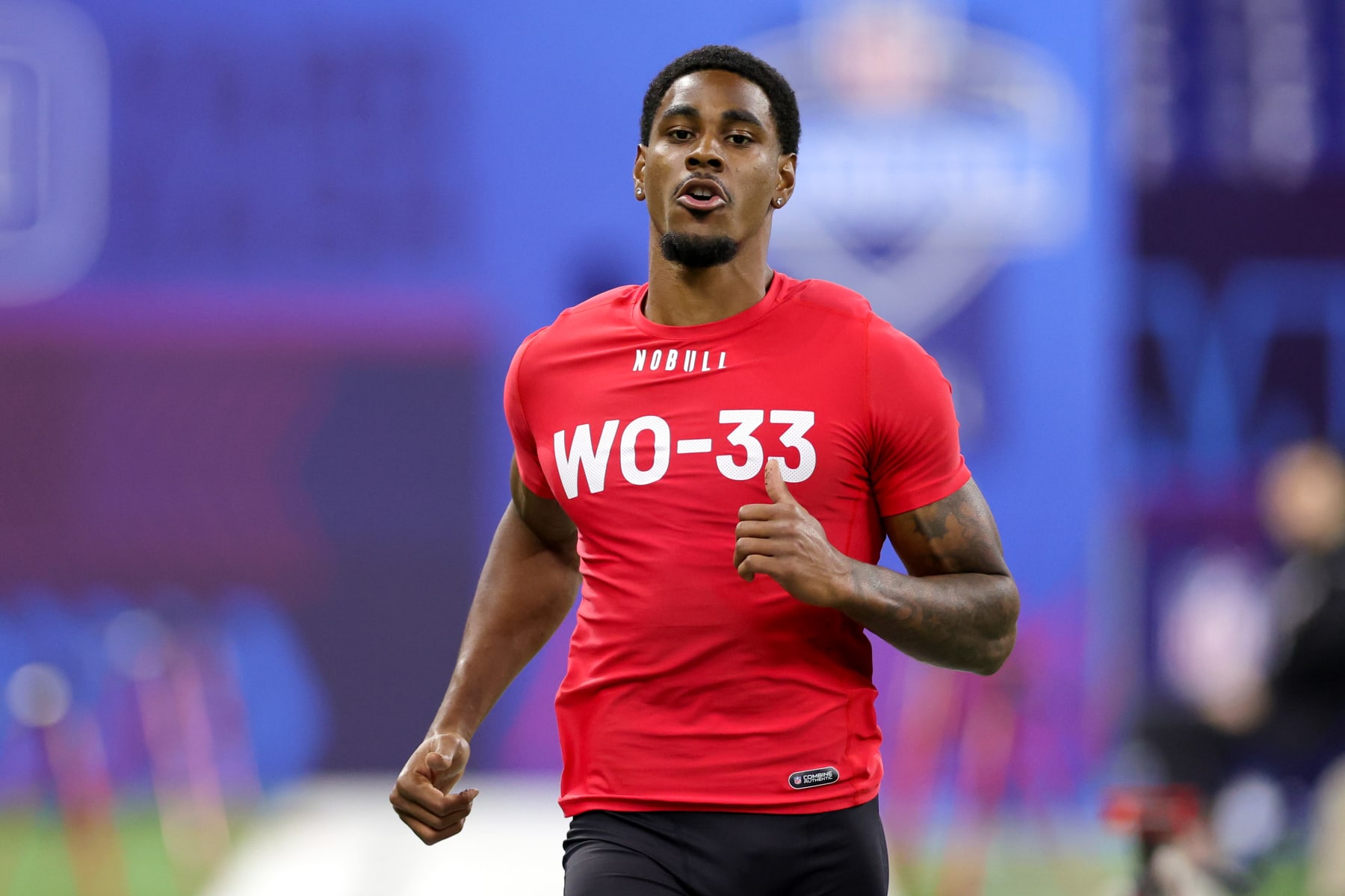 INDIANAPOLIS, INDIANA - MARCH 04: Matt Landers of Arkansas participates in the 40-yard dash during the NFL Combine at Lucas Oil Stadium on March 04, 2023 in Indianapolis, Indiana. (Photo by Stacy Revere/Getty Images)