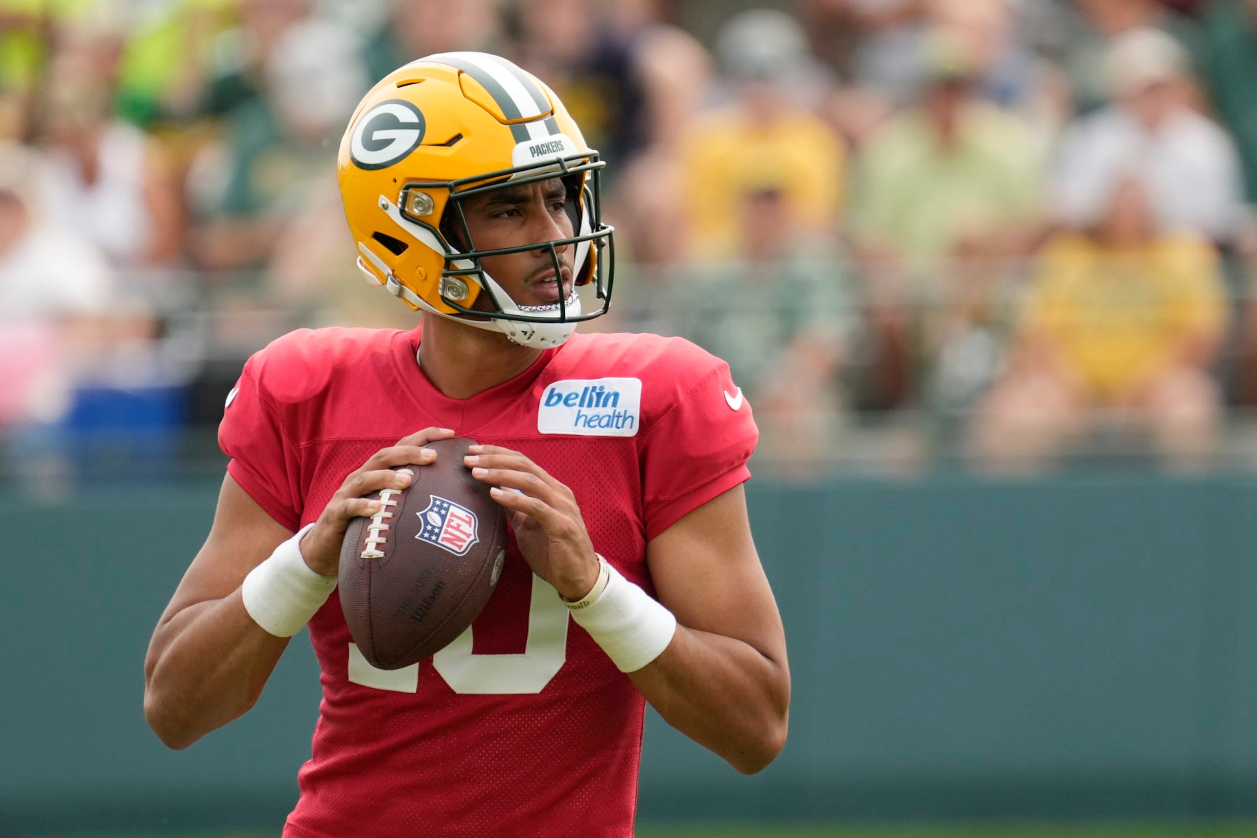 ASHWAUBENON, WISCONSIN - AUGUST 01: Jordan Love #10 of the Green Bay Packers works out during training camp at Ray Nitschke Field on August 01, 2023 in Ashwaubenon, Wisconsin. (Photo by Patrick McDermott/Getty Images)