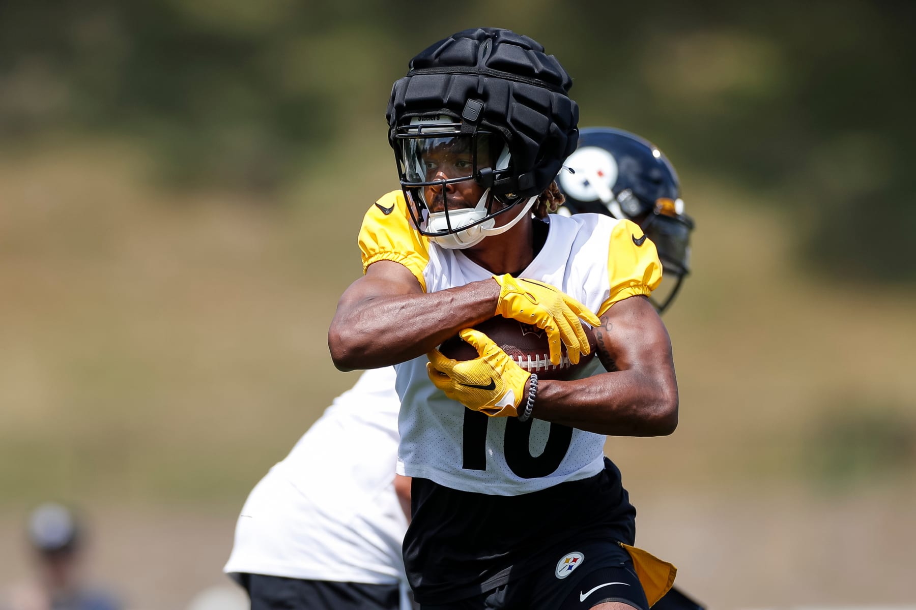 LATROBE, PA - JULY 28: Pittsburgh Steelers wide receiver Jordan Byrd (16) runs with the ball in a drill during the team's training camp at Saint Vincent College on July 28, 2023, in Latrobe, PA. (Photo by Brandon Sloter/Icon Sportswire via Getty Images)
