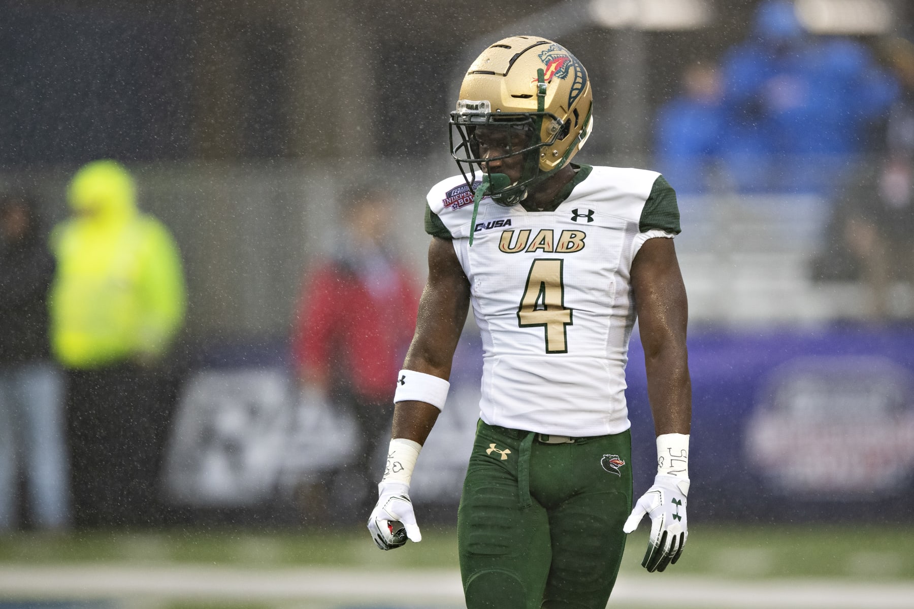 SHREVEPORT, LOUISIANA - DECEMBER 18: Starling Thomas V #4 of the UAB Blazers warms up prior to a game against the BYU Cougars during the Radiance Technologies Independence Bowl at Independence Stadium on December 18, 2021 in Shreveport, Louisiana.  The Blazers defeated the Cougars 31-28.  (Photo by Wesley Hitt/Getty Images)