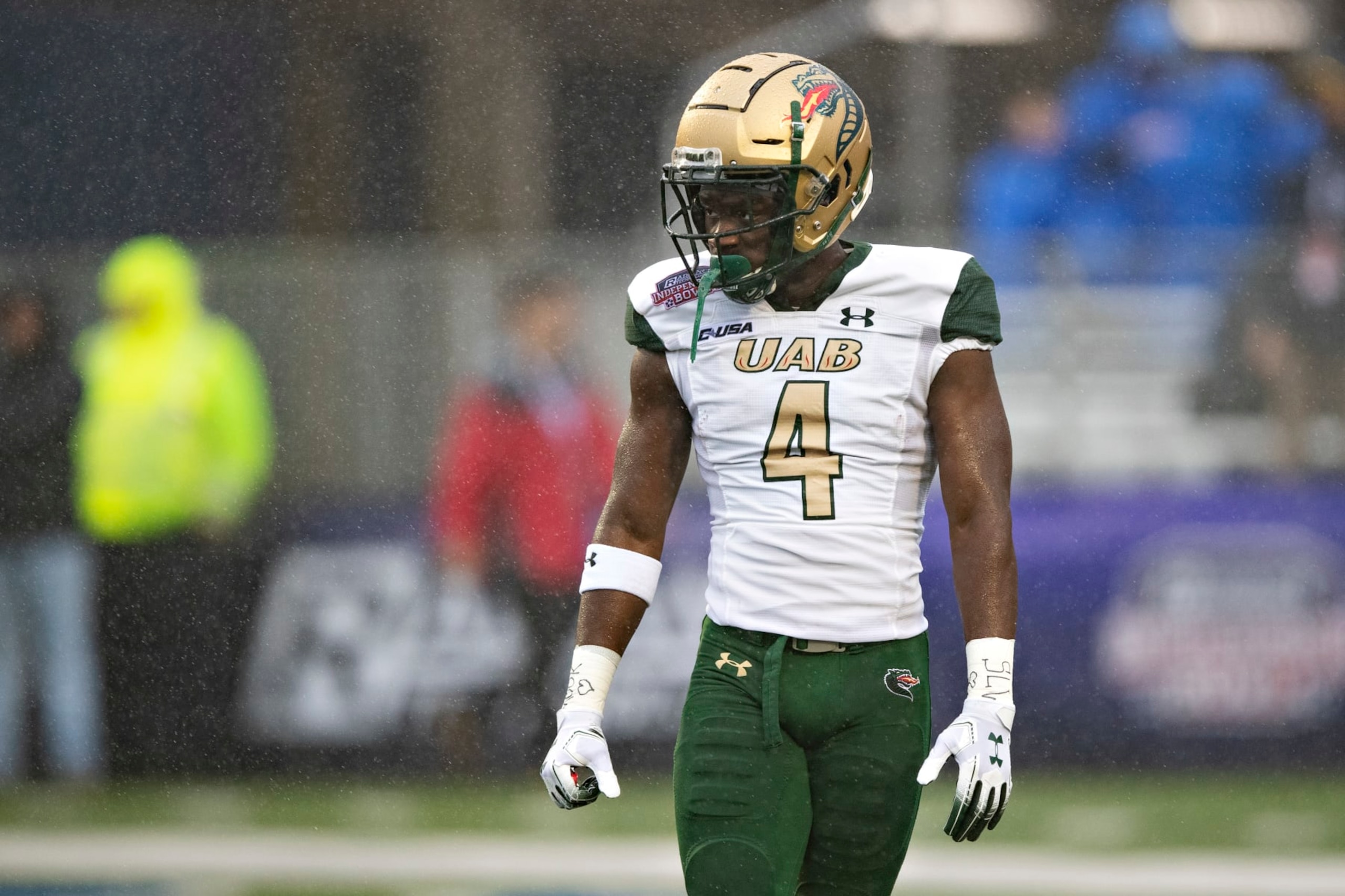 SHREVEPORT, LOUISIANA - DECEMBER 18: Starling Thomas V #4 of the UAB Blazers warms up prior to a game against the BYU Cougars during the Radiance Technologies Independence Bowl at Independence Stadium on December 18, 2021 in Shreveport, Louisiana. The Blazers defeated the Cougars 31-28. (Photo by Wesley Hitt/Getty Images) SHREVEPORT, LOUISIANA - DECEMBER 18: Starling Thomas V #4 of the UAB Blazers warms up prior to a game against the BYU Cougars during the Radiance Technologies Independence Bowl at Independence Stadium on December 18, 2021 in Shreveport, Louisiana. The Blazers defeated the Cougars 31-28. (Photo by Wesley Hitt/Getty Images)