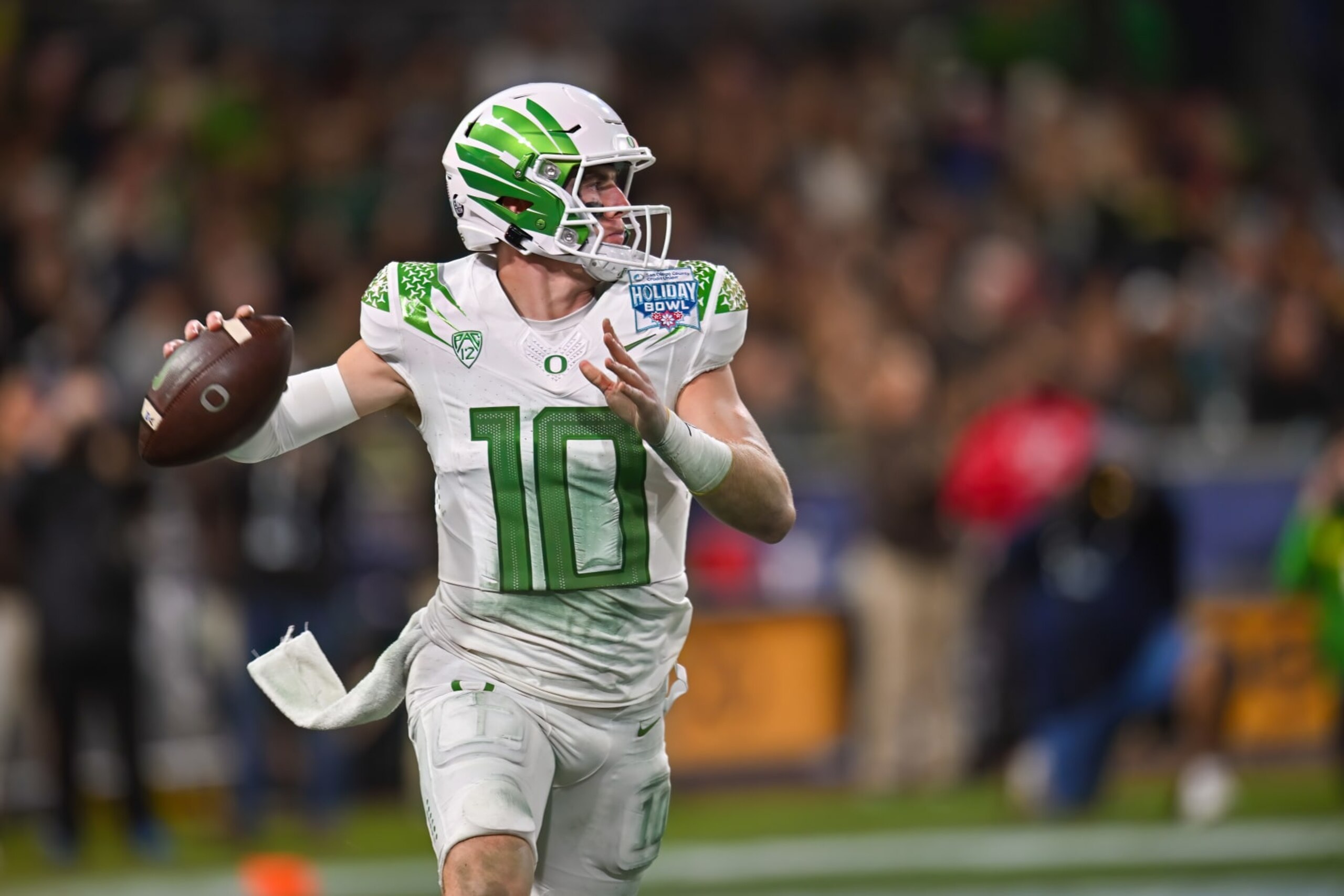 SAN DIEGO, CA - DECEMBER 28:  Oregon Ducks quarterback Bo Nix (10) during the San Diego County Credit Union Holiday Bowl football game between the Oregon Ducks and the North Carolina Tar Heels on December 28, 2022, at Petco Park in San Diego, CA.  (Photo by Justin Fine/Icon Sportswire via Getty Images)