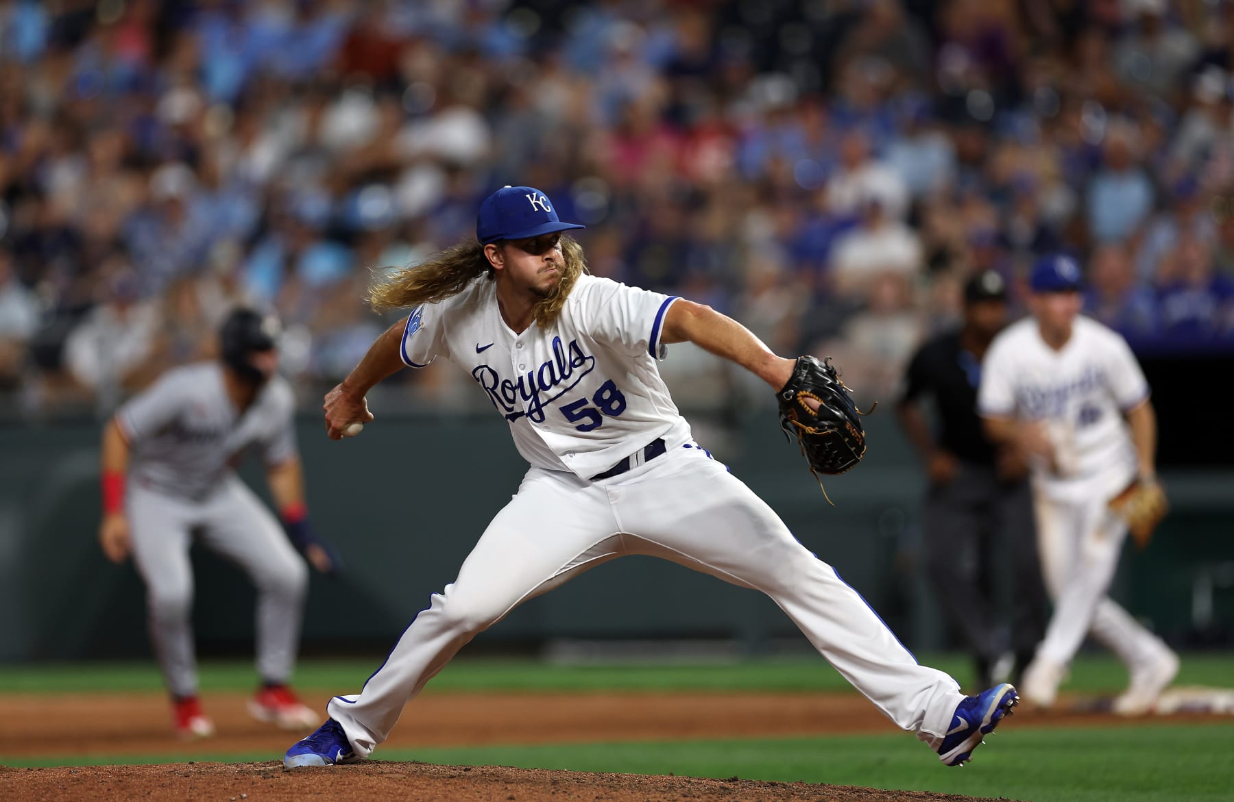 KANSAS CITY, MISSOURI - JULY 29:  Scott Barlow #58 of the Kansas City Royals pitches during the 9th inning of the game against the Minnesota Twins at Kauffman Stadium on July 29, 2023 in Kansas City, Missouri. (Photo by Jamie Squire/Getty Images)