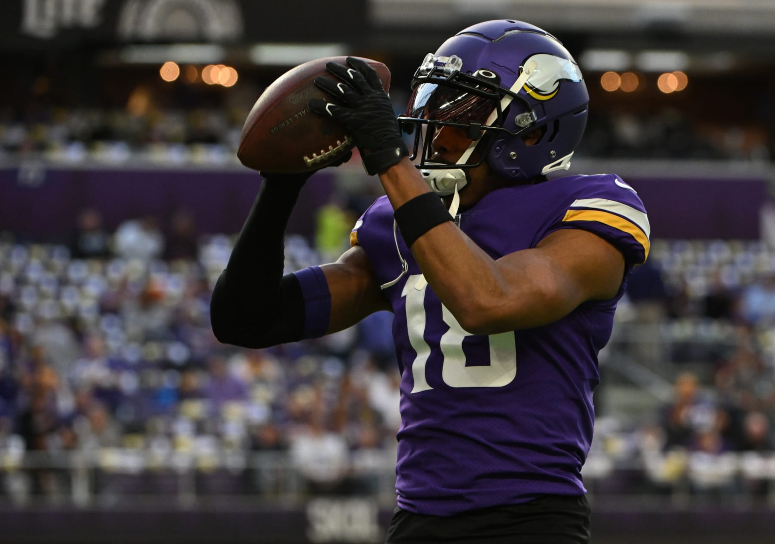 MINNEAPOLIS, MINNESOTA - JANUARY 15: Justin Jefferson #18 of the Minnesota Vikings warms up prior to the NFC Wild Card playoff game against the New York Giants at U.S. Bank Stadium on January 15, 2023 in Minneapolis, Minnesota. (Photo by Stephen Maturen/Getty Images)