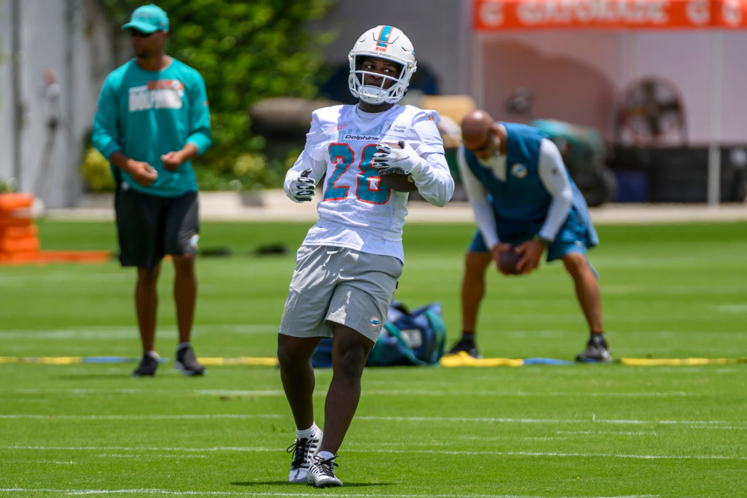 MIAMI GARDENS, FL - MAY 12: Miami Dolphins running back Devon Achane (28) runs with the ball on the field during the rookie minicamp at the Baptist Health Training Complex on May 12, 2023 in Miami Gardens, Florida. (Photo by Doug Murray/Icon Sportswire via Getty Images)