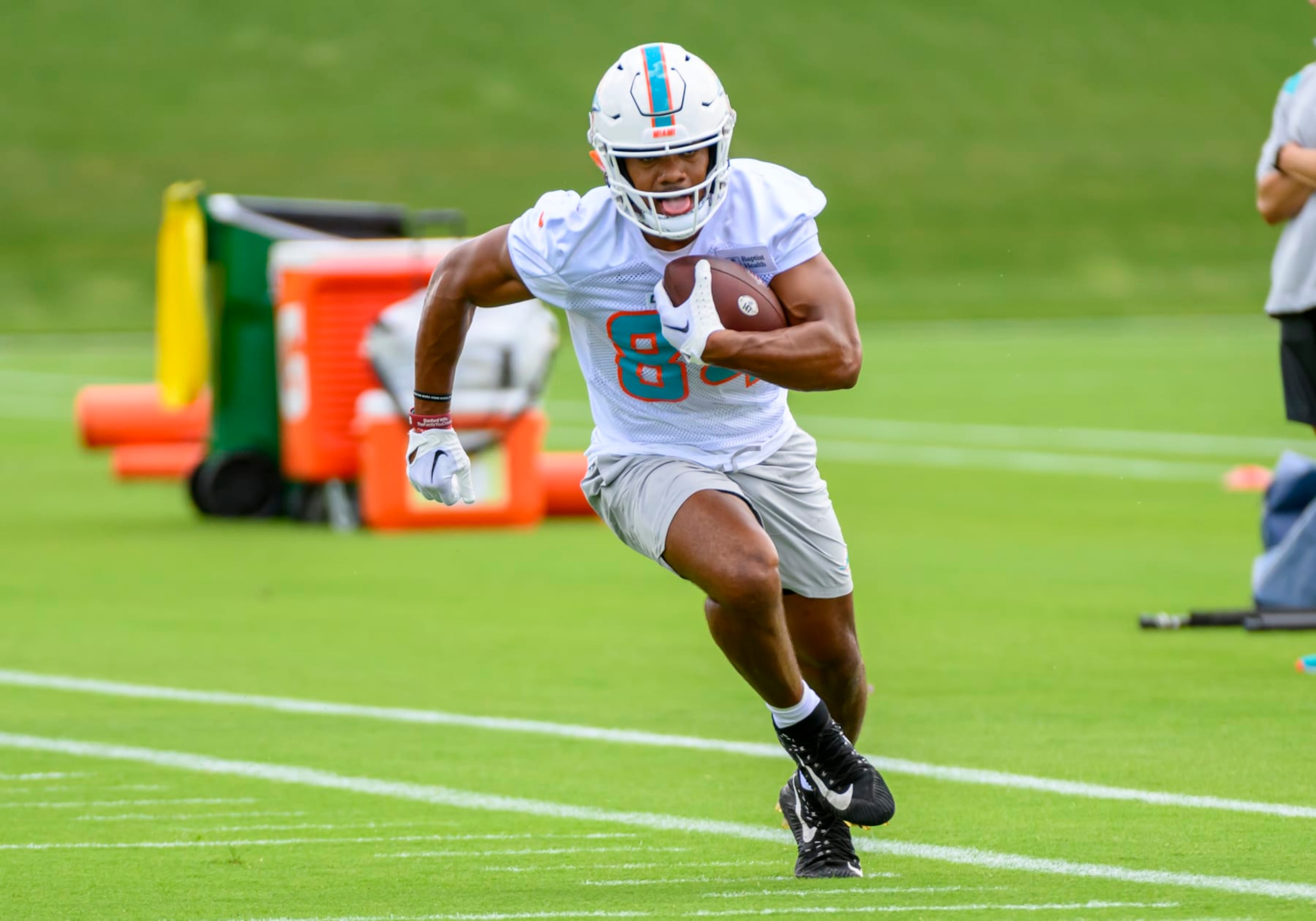 MIAMI GARDENS, FL - MAY 12: Miami Dolphins tight end Elijah Higgins (84) runs on the field during the rookie minicamp at the Baptist Health Training Complex on May 12, 2023 in Miami Gardens, Florida. (Photo by Doug Murray/Icon Sportswire via Getty Images)