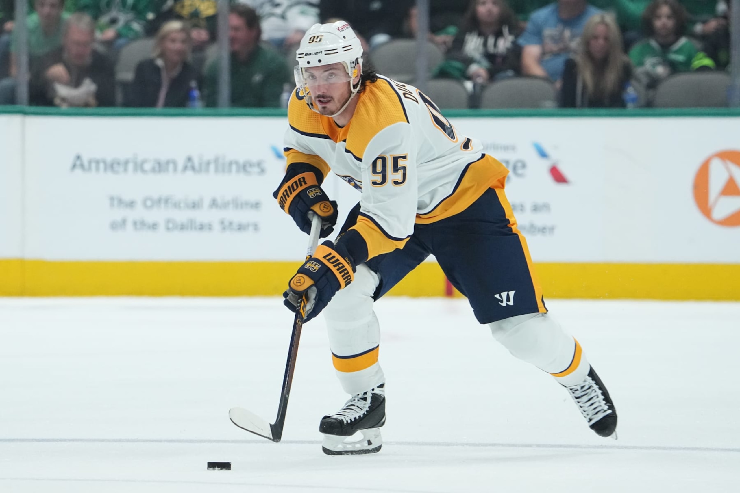 DALLAS, TX - OCTOBER 15: Matt Duchene #95 of the Nashville Predators handles the puck against the Dallas Stars at the American Airlines Center on October 15, 2022 in Dallas, Texas. (Photo by Glenn James/NHLI via Getty Images)