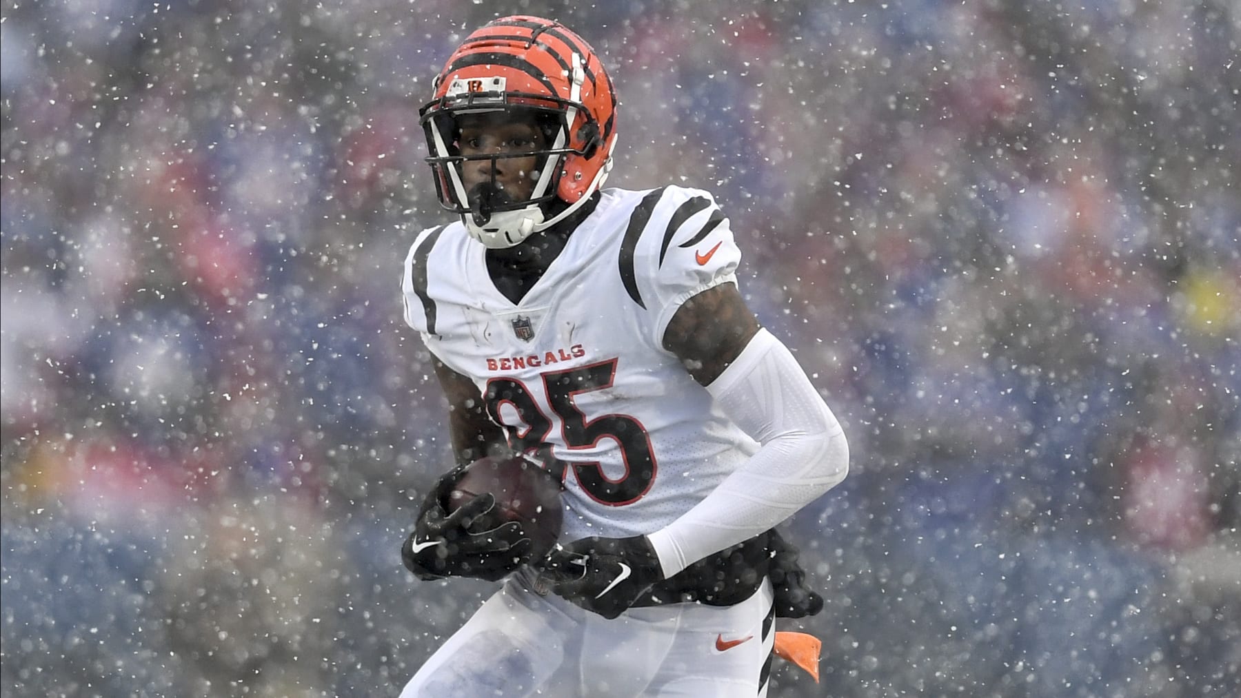 Cincinnati Bengals wide receiver Tee Higgins (85) carries the ball against the Buffalo Bills during the first quarter of an NFL division round football game, Sunday, Jan. 22, 2023, in Orchard Park, N.Y. (AP Photo/Adrian Kraus)