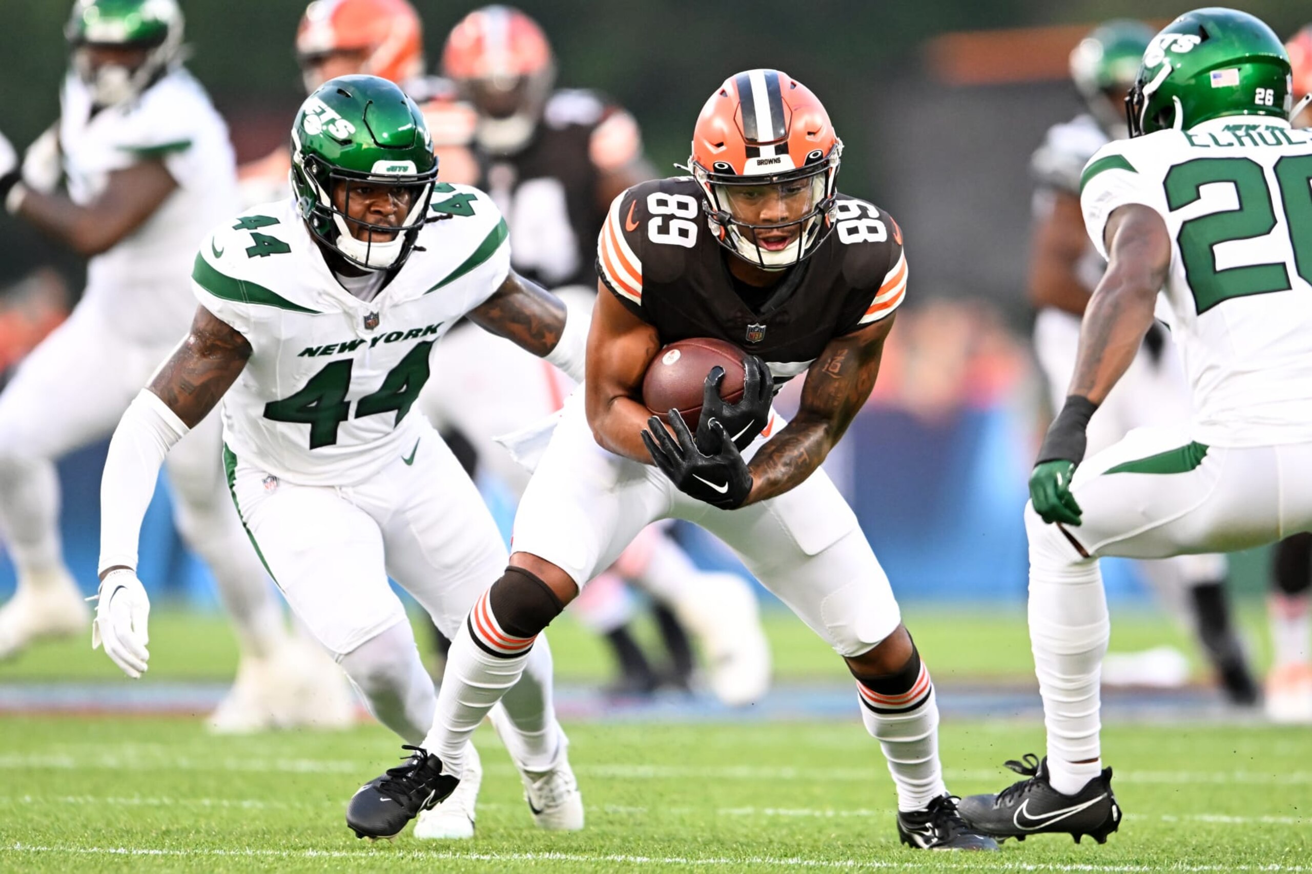 CANTON, OHIO - AUGUST 03: Cedric Tillman #89 of the Cleveland Browns catches a pass against Jamien Sherwood #44 of the New York Jets during the first half of the 2023 Pro Hall of Fame Game at Tom Benson Hall Of Fame Stadium on August 3, 2023 in Canton, Ohio. (Photo by Nick Cammett/Getty Images)