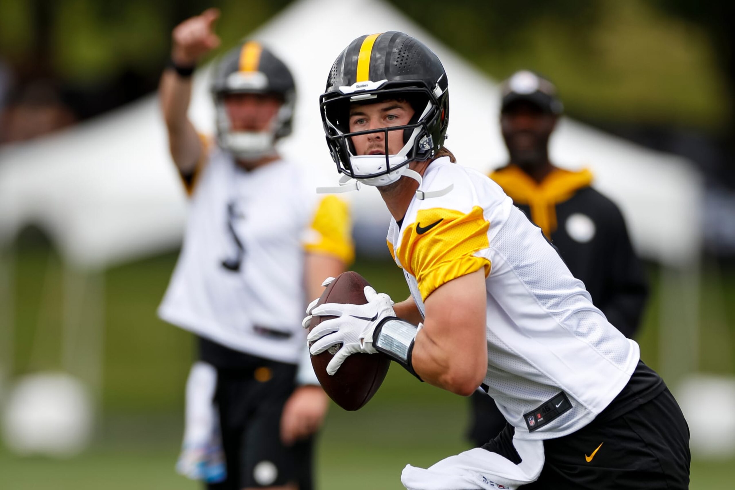 LATROBE, PA - JULY 29: Pittsburgh Steelers quarterback Kenny Pickett (8) looks for an open receiver during a drill in the team's training camp at Saint Vincent College on July 29, 2023, in Latrobe, PA. (Photo by Brandon Sloter/Icon Sportswire via Getty Images) LATROBE, PA - JULY 29: Pittsburgh Steelers quarterback Kenny Pickett (8) looks for an open receiver during a drill in the team's training camp at Saint Vincent College on July 29, 2023, in Latrobe, PA. (Photo by Brandon Sloter/Icon Sportswire via Getty Images)