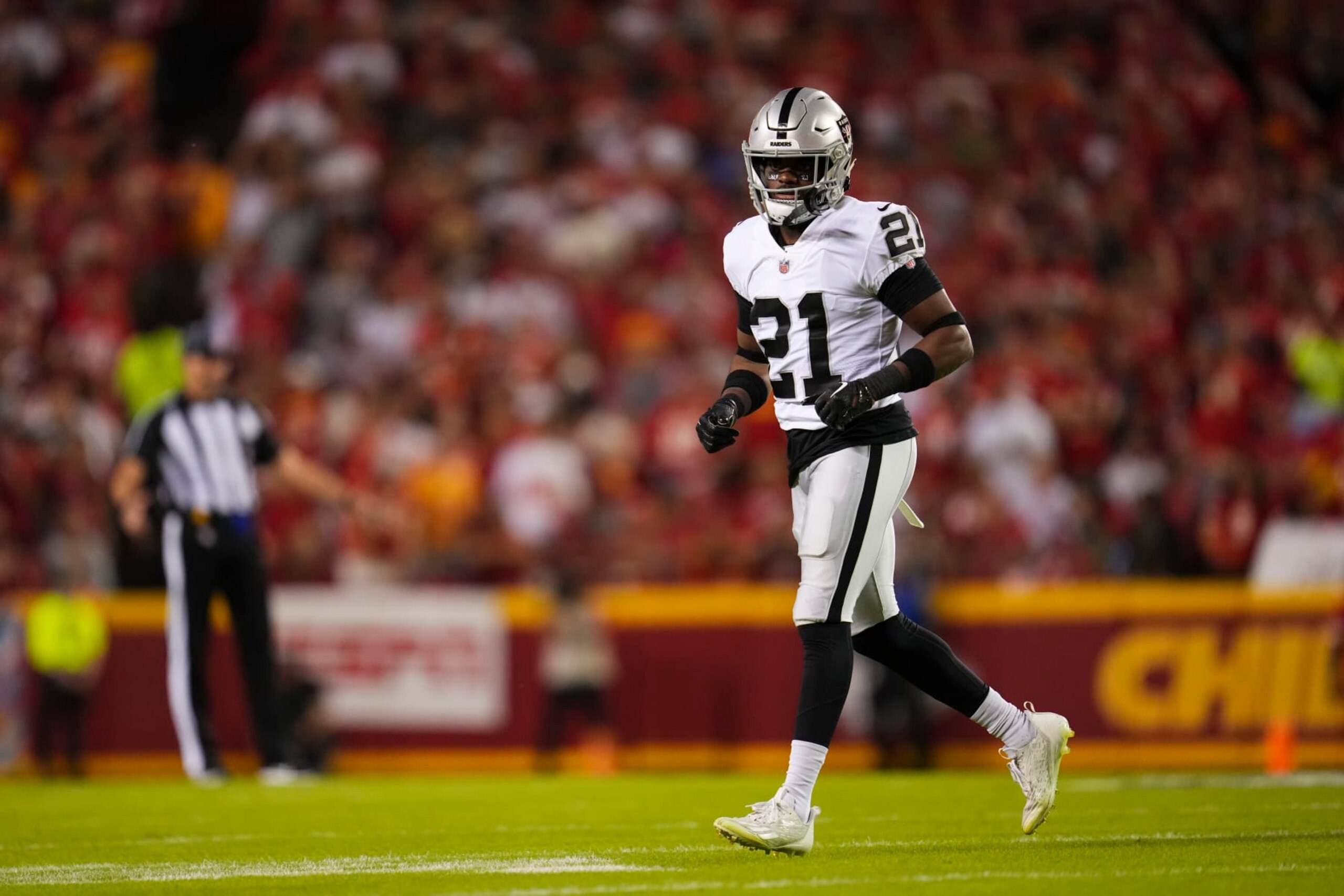 KANSAS CITY, MO - OCTOBER 10: Amik Robertson #21 of the Las Vegas Raiders gets set against the Kansas City Chiefs at GEHA Field at Arrowhead Stadium on October 10, 2022 in Kansas City, Missouri. (Photo by Cooper Neill/Getty Images)