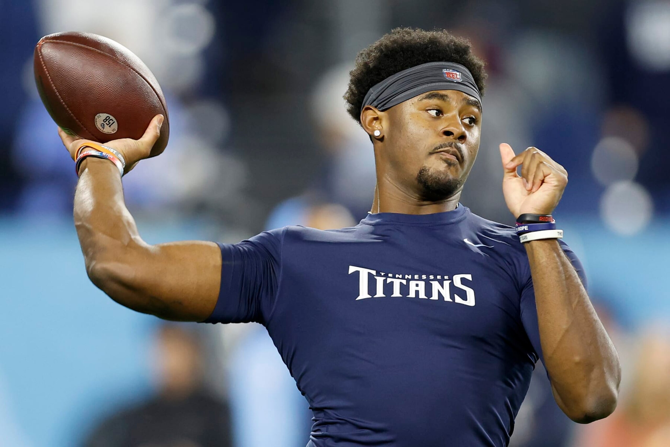 NASHVILLE, TENNESSEE - DECEMBER 29: Malik Willis #7 of the Tennessee Titans warms up prior to the game against the Dallas Cowboys at Nissan Stadium on December 29, 2022 in Nashville, Tennessee. (Photo by Wesley Hitt/Getty Images)