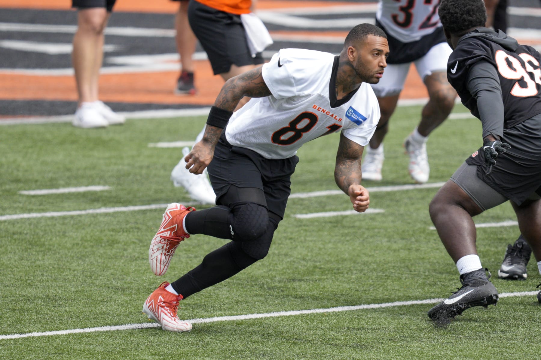 Cincinnati Bengals tight end Irv Smith Jr. (81) performs a drill during practice at the team's NFL football training facility, Tuesday, June 13, 2023, in Cincinnati. (AP Photo/Jeff Dean)