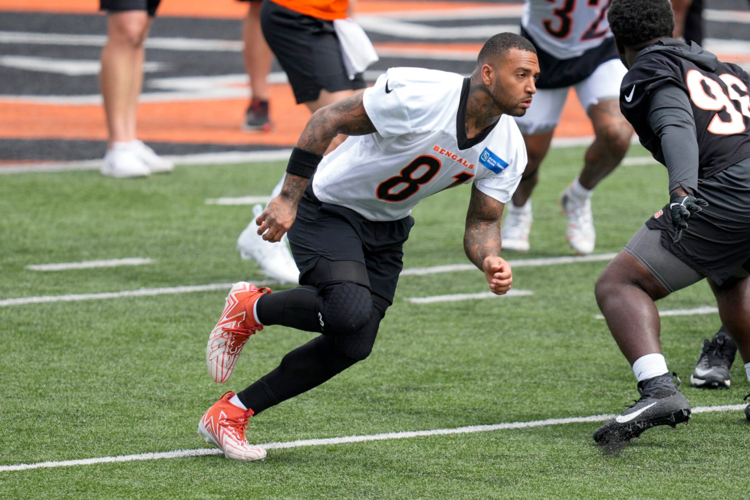 Cincinnati Bengals tight end Irv Smith Jr. (81) performs a drill during practice at the team's NFL football training facility, Tuesday, June 13, 2023, in Cincinnati. (AP Photo/Jeff Dean)