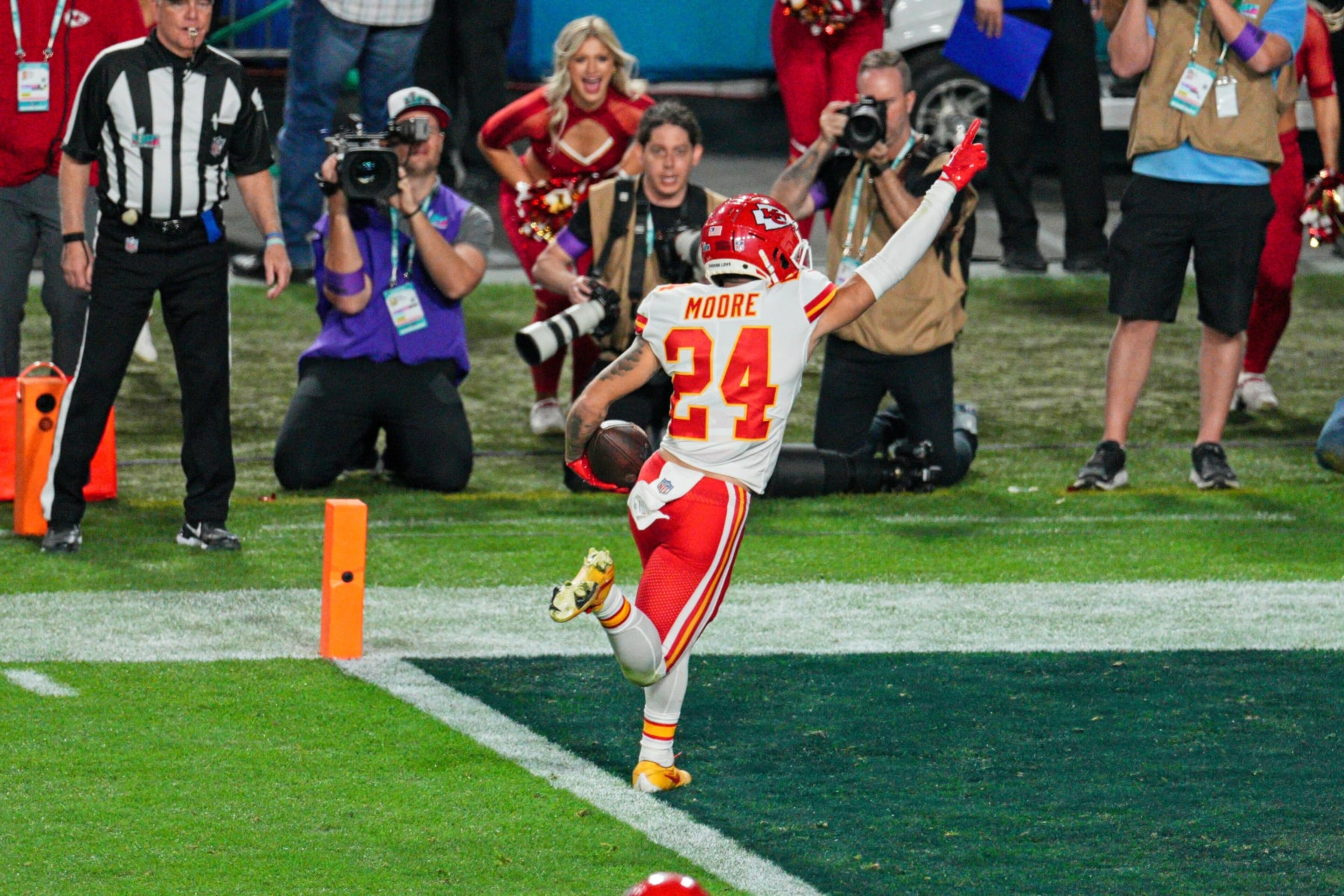 GLENDALE, AZ - FEBRUARY 12: Kansas City Chiefs wide receiver Skyy Moore (24) runs for a touchdown during the Super Bowl between the Kansas City Chiefs and the Philadelphia Eagles on January 29, 2023. (Photo by Andy Lewis/Icon Sportswire via Getty Images) GLENDALE, AZ - FEBRUARY 12: Kansas City Chiefs wide receiver Skyy Moore (24) runs for a touchdown during the Super Bowl between the Kansas City Chiefs and the Philadelphia Eagles on January 29, 2023. (Photo by Andy Lewis/Icon Sportswire via Getty Images)