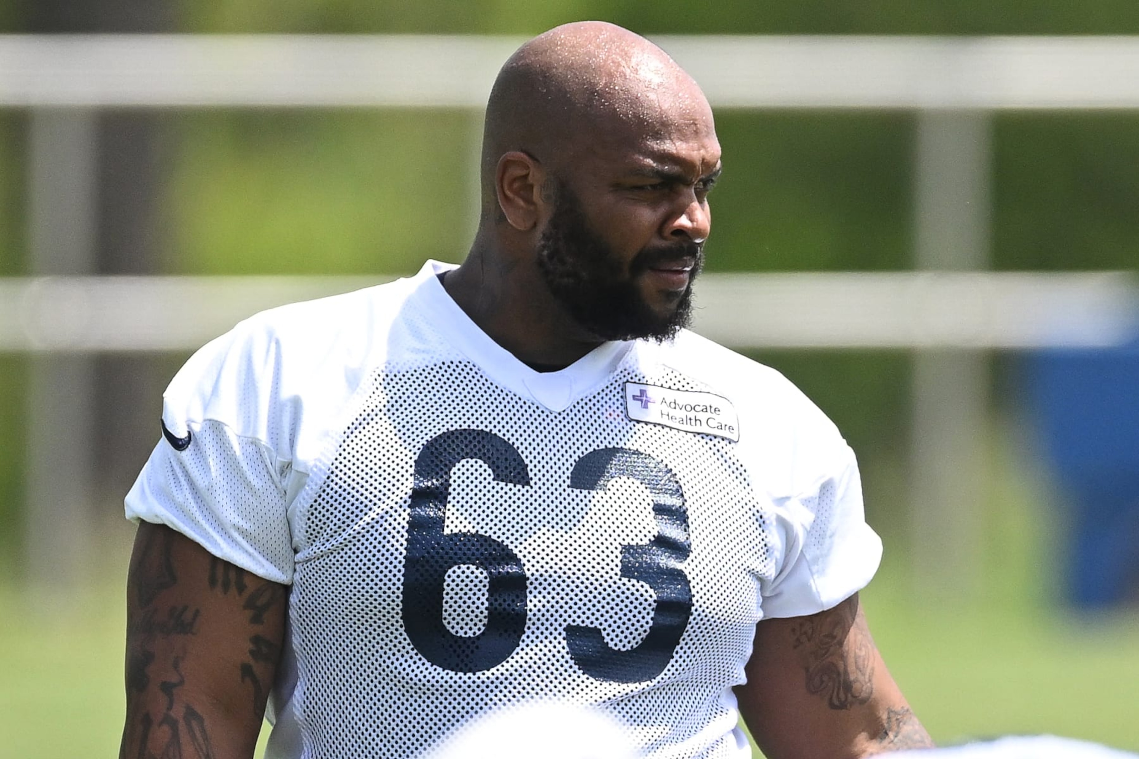 LAKE FOREST, IL - JUNE 15: Chicago Bears Mike Pennel Jr. (63) warms up during the the Chicago Bears Minicamp on June 15, 2022 at Halas Hall in Lake Forest, IL. (Photo by Robin Alam/Icon Sportswire via Getty Images)