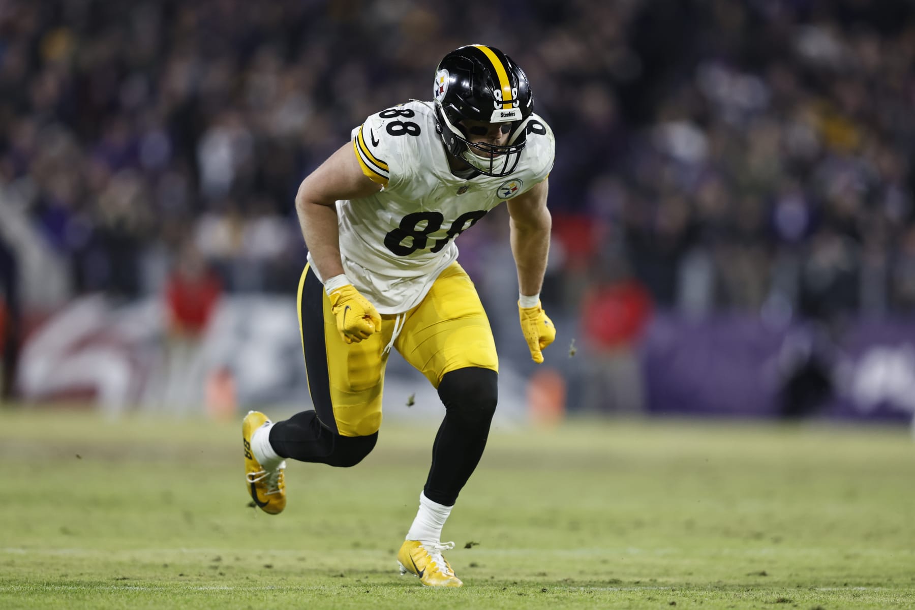 BALTIMORE, MARYLAND - JANUARY 01: Pat Freiermuth #88 of the Pittsburgh Steelers runs during an NFL football game between the Baltimore Ravens and the Pittsburgh Steelers at M&T Bank Stadium on January 01, 2023 in Baltimore, Maryland. (Photo by Michael Owens/Getty Images)