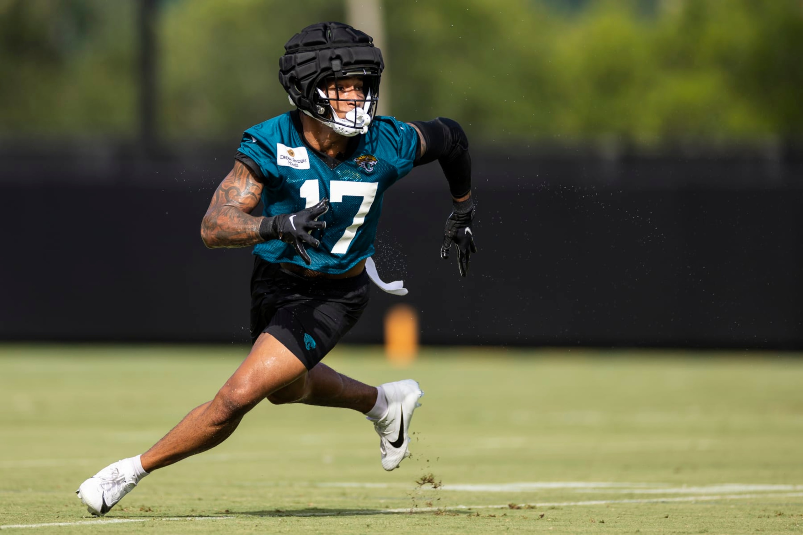 JACKSONVILLE, FLORIDA - JULY 27: Evan Engram #17 of the Jacksonville Jaguars runs during Training Camp at Miller Electric Center on July 27, 2023 in Jacksonville, Florida. (Photo by James Gilbert/Getty Images) JACKSONVILLE, FLORIDA - JULY 27: Evan Engram #17 of the Jacksonville Jaguars runs during Training Camp at Miller Electric Center on July 27, 2023 in Jacksonville, Florida. (Photo by James Gilbert/Getty Images)