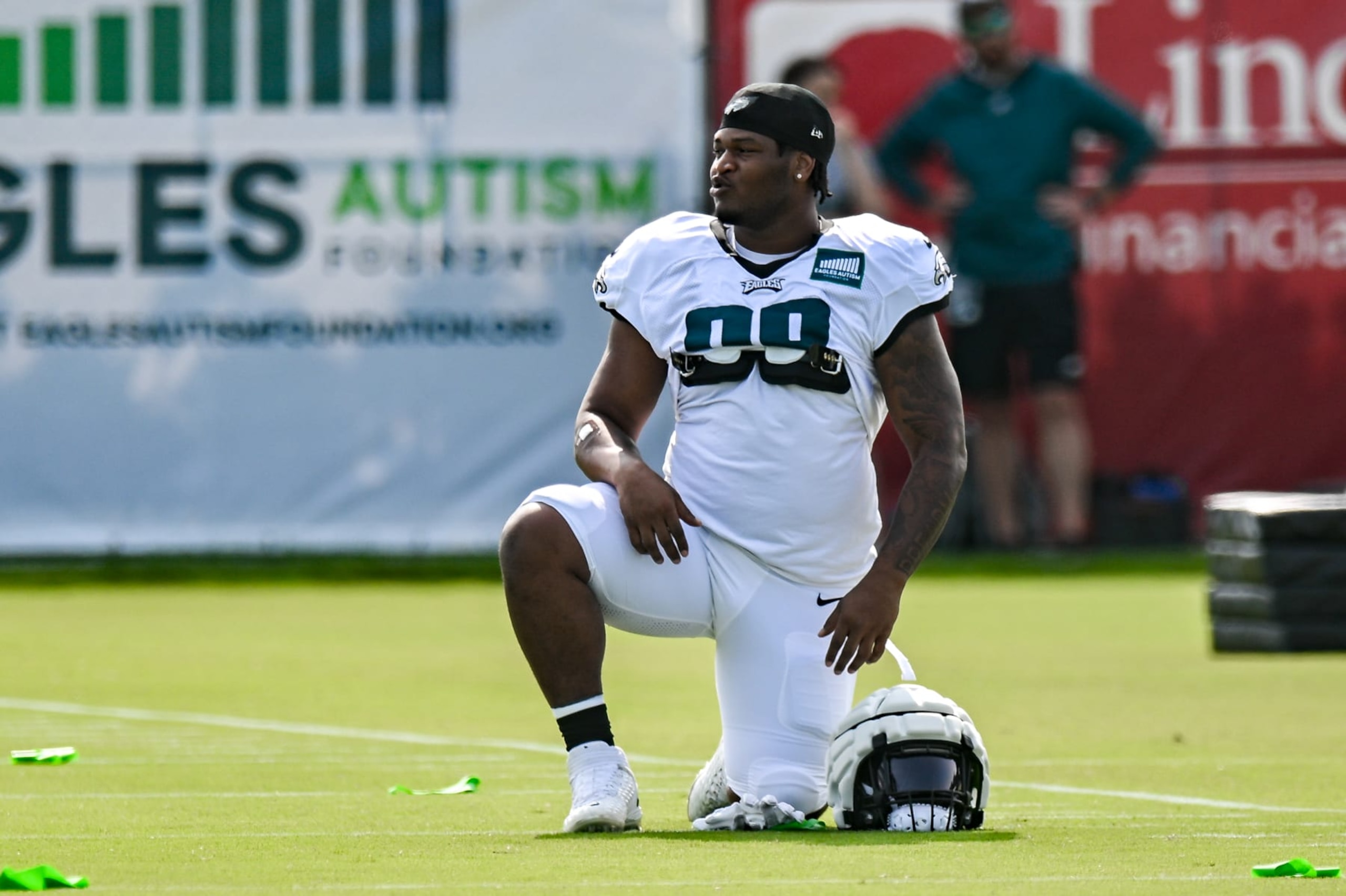 PHILADELPHIA, PA - AUGUST 01: Philadelphia Eagles defensive tackle Jalen Carter (98) participates during Philadelphia Eagles training camp on August 1, 2023 at Novacare Complex in Philadelphia, PA (Photo by John Jones/Icon Sportswire via Getty Images)