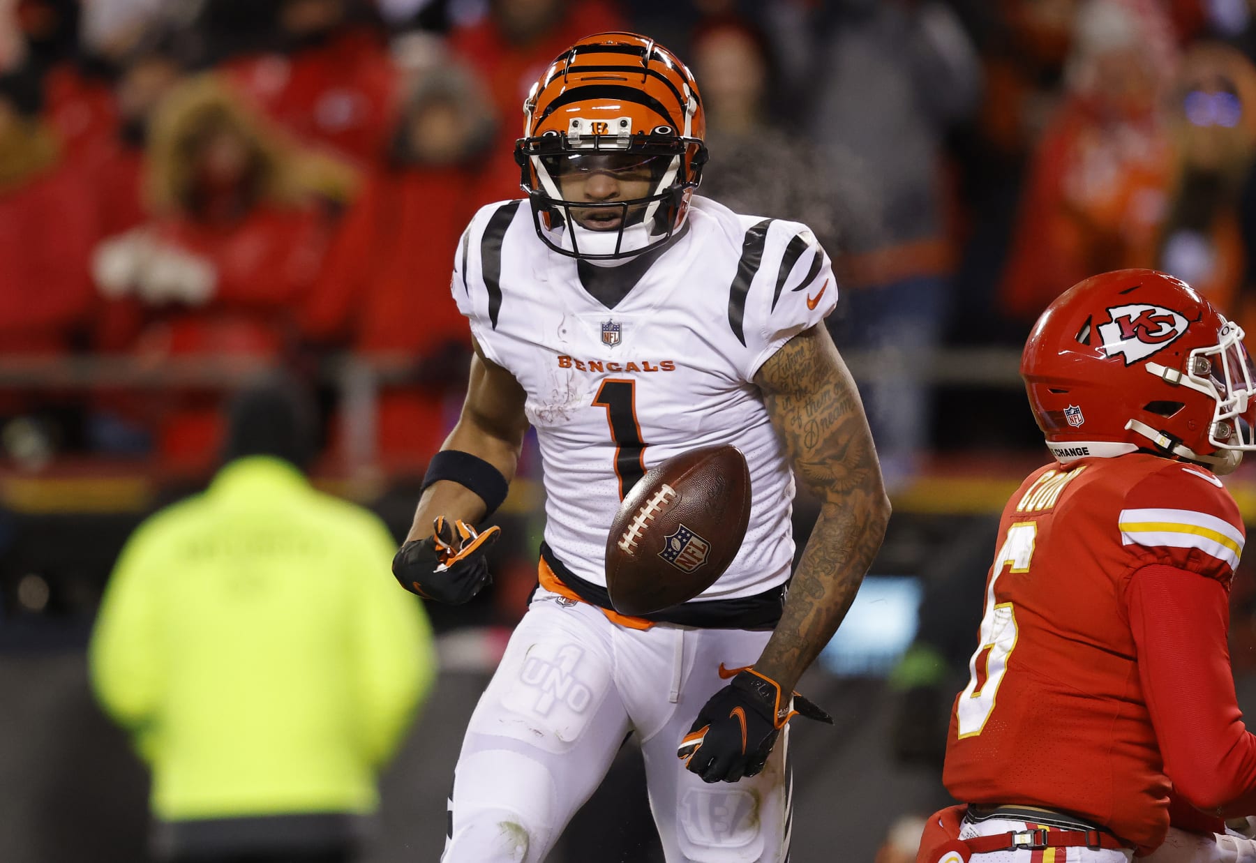 KANSAS CITY, MISSOURI - JANUARY 29: Ja'Marr Chase #1 of the Cincinnati Bengals reacts after a play against the Kansas City Chiefs during the fourth quarter in the AFC Championship Game at GEHA Field at Arrowhead Stadium on January 29, 2023 in Kansas City, Missouri. (Photo by David Eulitt/Getty Images)