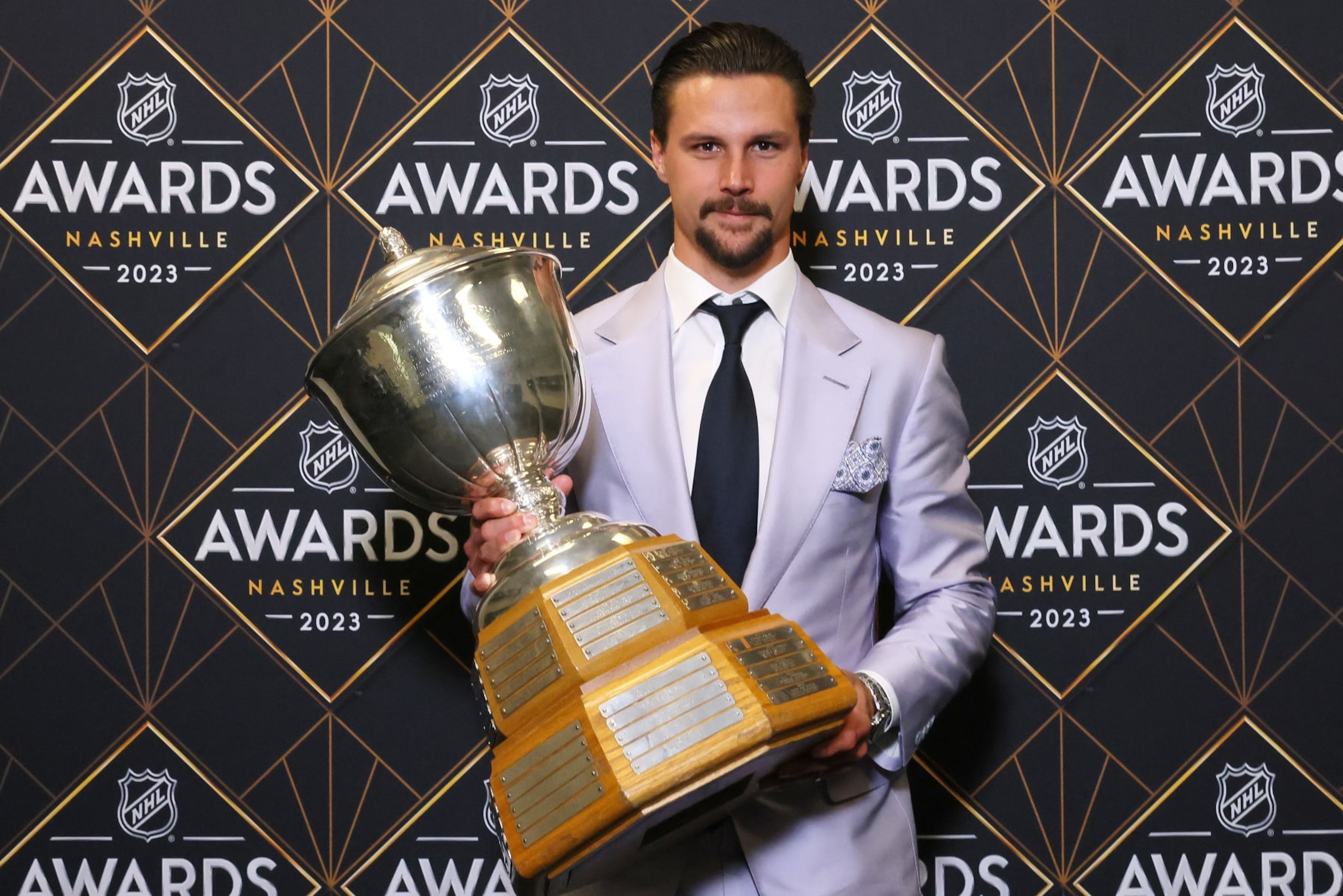 NASHVILLE, TENNESSEE - JUNE 26: Erik Karlsson of the San Jose Sharks poses with the James Norris Memorial Trophy during the 2023 NHL Awards at Bridgestone Arena on June 26, 2023 in Nashville, Tennessee. (Photo by Bruce Bennett/Getty Images)