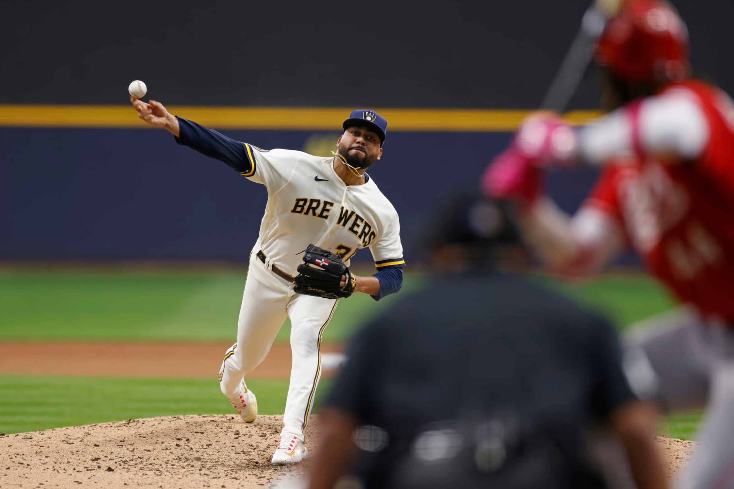 MILWAUKEE, WI - JULY 26: Milwaukee Brewers relief pitcher Joel Payamps (31) delivers a pitch during an MLB game against the Cincinnati Reds on July 26, 2023 at American Family Field in Milwaukee, Wisconsin. (Photo by Joe Robbins/Icon Sportswire via Getty Images) MILWAUKEE, WI - JULY 26: Milwaukee Brewers relief pitcher Joel Payamps (31) delivers a pitch during an MLB game against the Cincinnati Reds on July 26, 2023 at American Family Field in Milwaukee, Wisconsin. (Photo by Joe Robbins/Icon Sportswire via Getty Images)