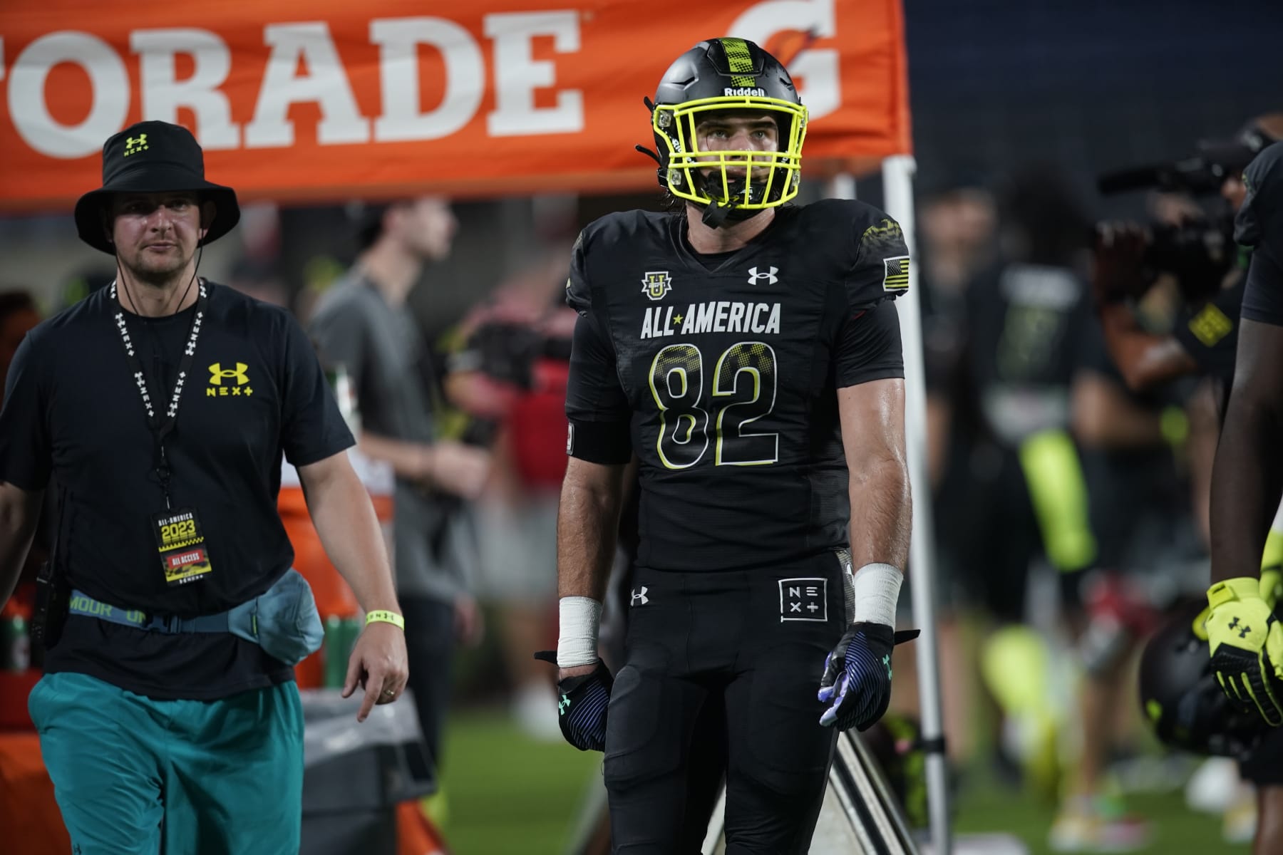 ORLANDO, FL - JANUARY 03: Team Phantom tight end Luke Hasz (82) during the Under Armour Next All-America Football Game on January 03, 2023, at Camping World Stadium in Orlando, FL. (Photo by Chris Leduc/Icon Sportswire via Getty Images)