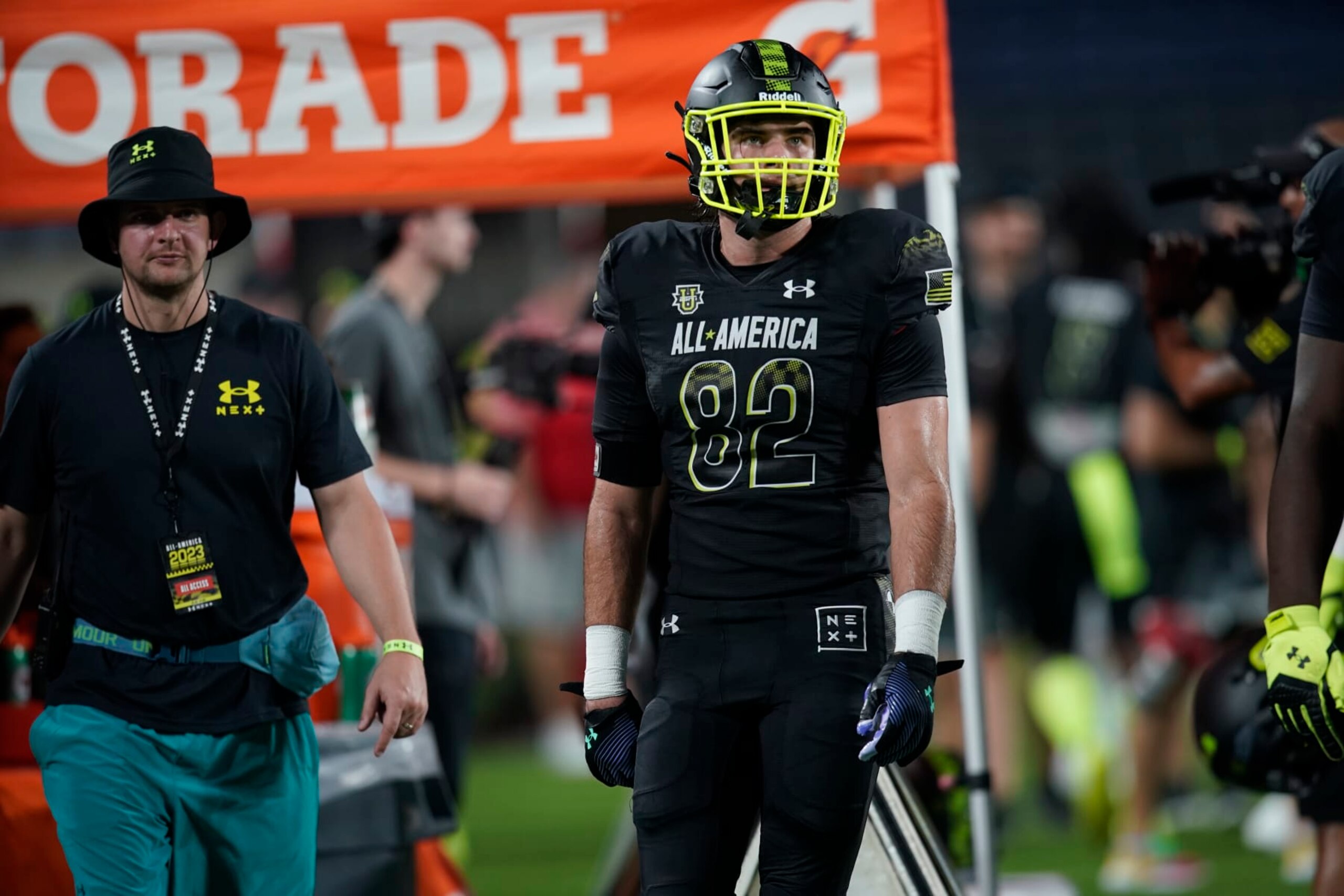 ORLANDO, FL - JANUARY 03: Team Phantom tight end Luke Hasz (82) during the Under Armour Next All-America Football Game on January 03, 2023, at Camping World Stadium in Orlando, FL. (Photo by Chris Leduc/Icon Sportswire via Getty Images)