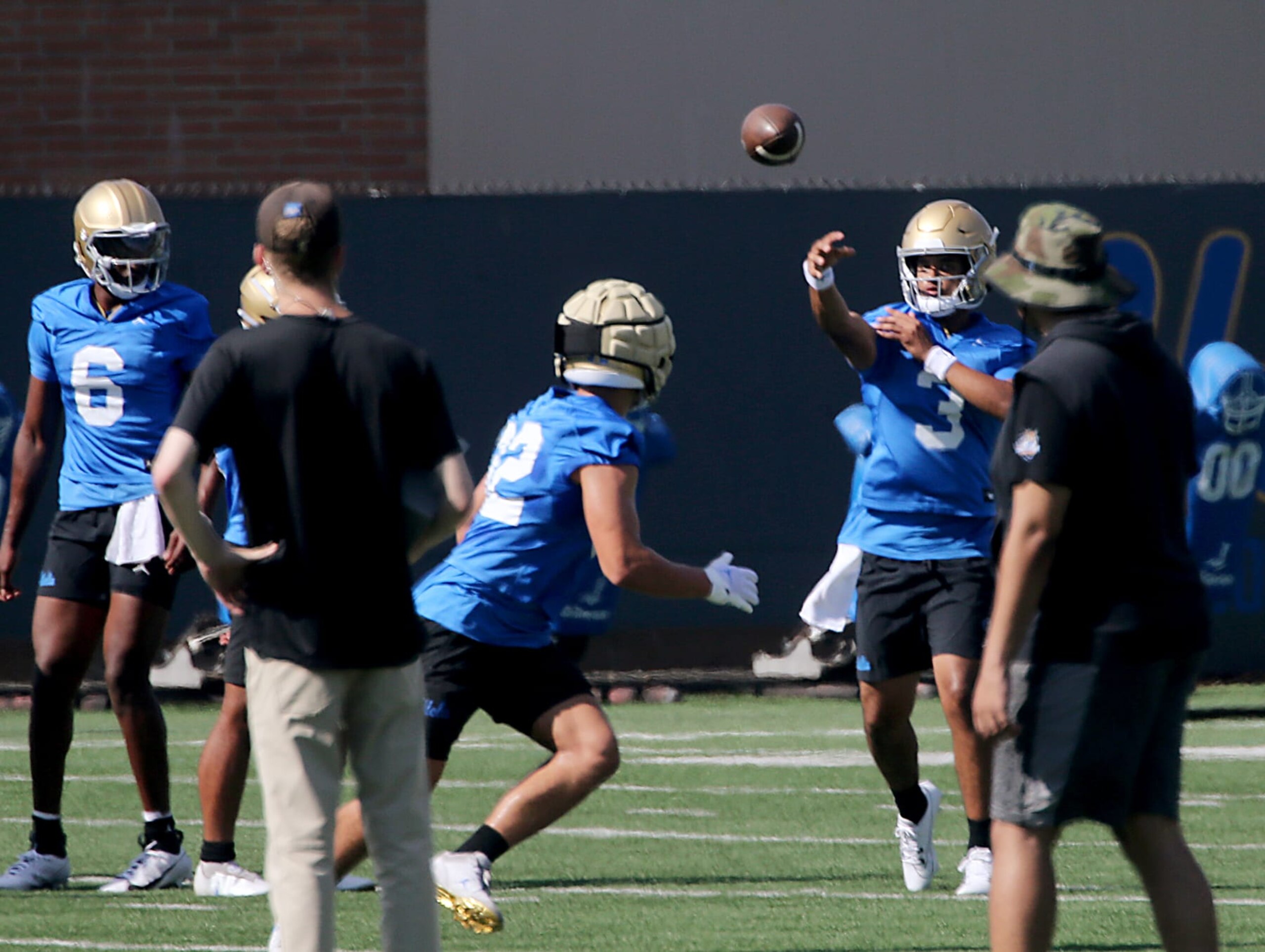 132388Los Angeles, CA - Quarterback Dante Moore (3) warms up during a preseason practice session at Spaulding Field in UCLA on Wednesday, Aug. 2, 2023. (Luis Sinco / Los Angeles Times via Getty Images)