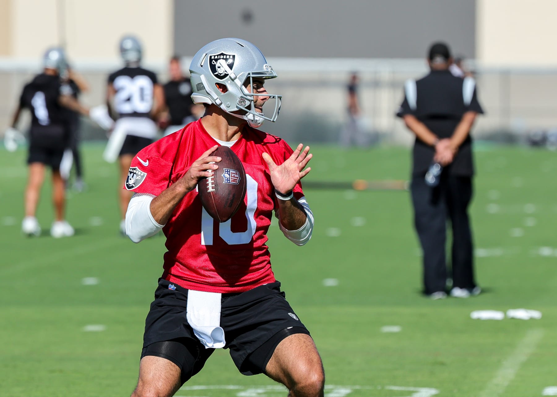 HENDERSON, NEVADA - JULY 27: Quarterback Jimmy Garoppolo #10 of the Las Vegas Raiders throws during the team's training camp at the Las Vegas Raiders Headquarters/Intermountain Healthcare Performance Center on July 27, 2023 in Henderson, Nevada. (Photo by Ethan Miller/Getty Images)