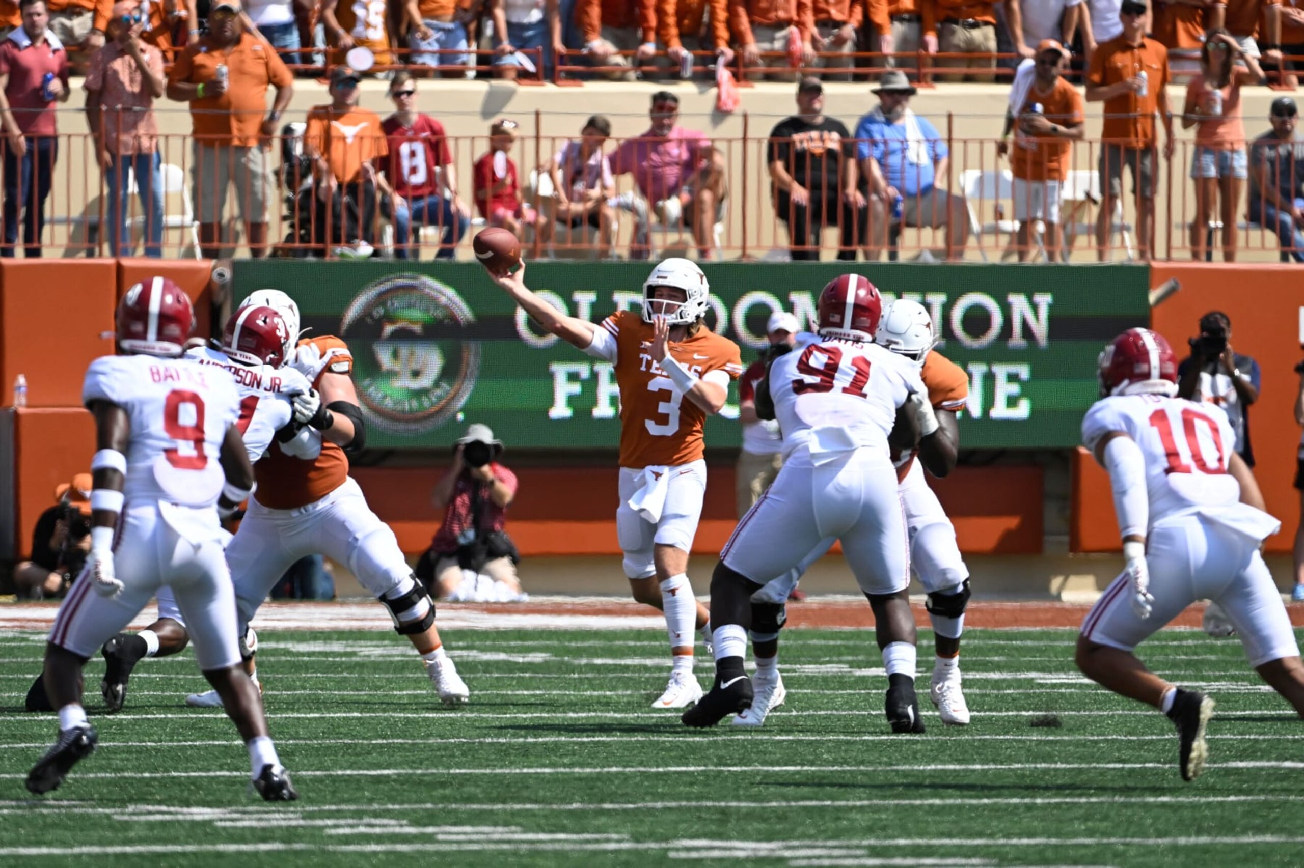 College Football: Texas Quinn Ewers (3) in action, passing vs Alabama at Darrell K Royal Memorial Stadium.
Austin, TX 9/10/2022
CREDIT: Greg Nelson (Photo by Greg Nelson/Sports Illustrated via Getty Images)
(Set Number: X164150) College Football: Texas Quinn Ewers (3) in action, passing vs Alabama at Darrell K Royal Memorial Stadium.
Austin, TX 9/10/2022
CREDIT: Greg Nelson (Photo by Greg Nelson/Sports Illustrated via Getty Images)
(Set Number: X164150)