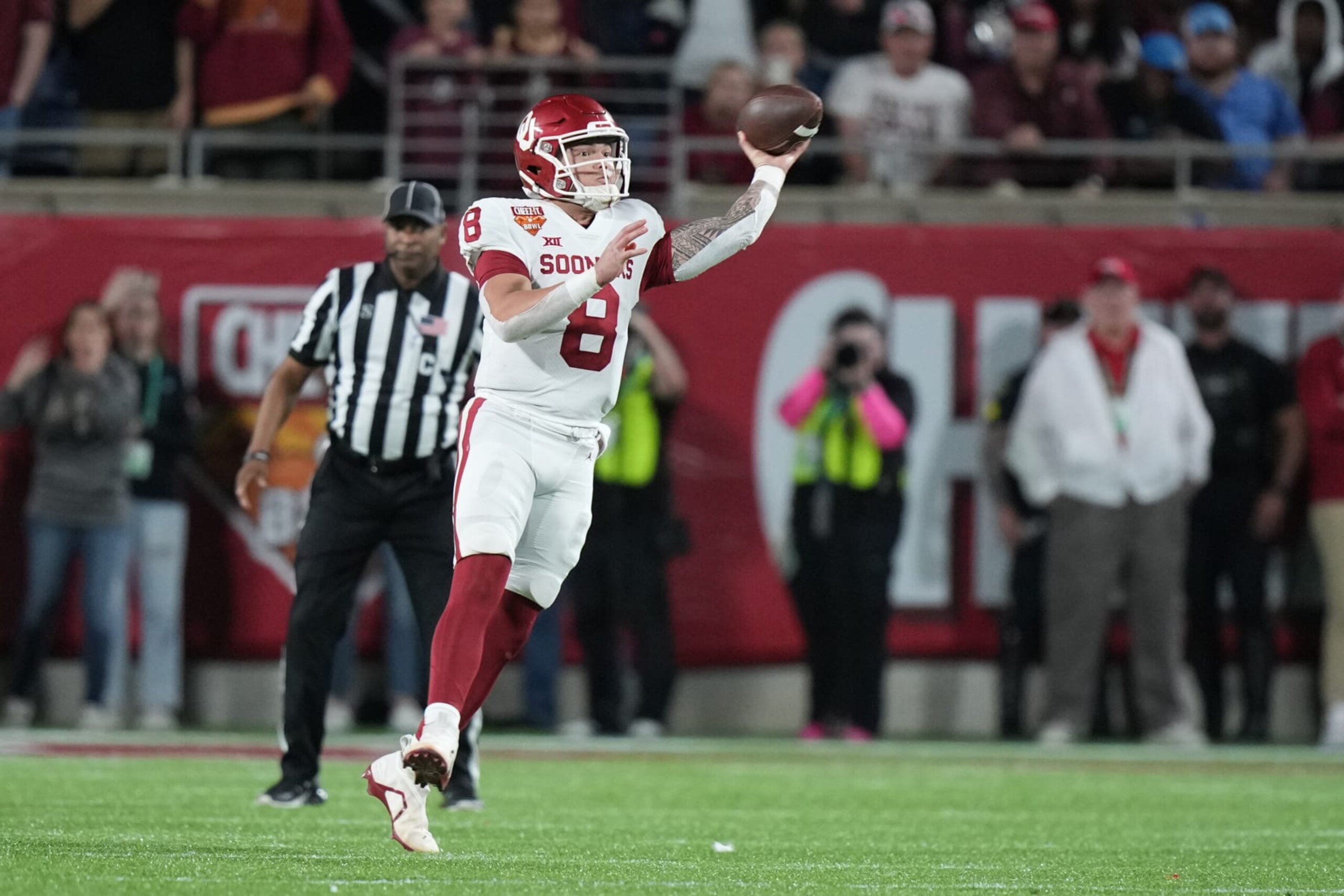 ORLANDO, FL - DECEMBER 29: Oklahoma Sooners quarterback Dillon Gabriel (8) makes a pass attempt on the run during the Cheez-It Bowl between between the Oklahoma Sooners and the Florida State Seminoles on Thursday, December 29, 2022 at Camping World Stadium, Orlando, Fla. (Photo by Peter Joneleit/Icon Sportswire via Getty Images) ORLANDO, FL - DECEMBER 29: Oklahoma Sooners quarterback Dillon Gabriel (8) makes a pass attempt on the run during the Cheez-It Bowl between between the Oklahoma Sooners and the Florida State Seminoles on Thursday, December 29, 2022 at Camping World Stadium, Orlando, Fla. (Photo by Peter Joneleit/Icon Sportswire via Getty Images)