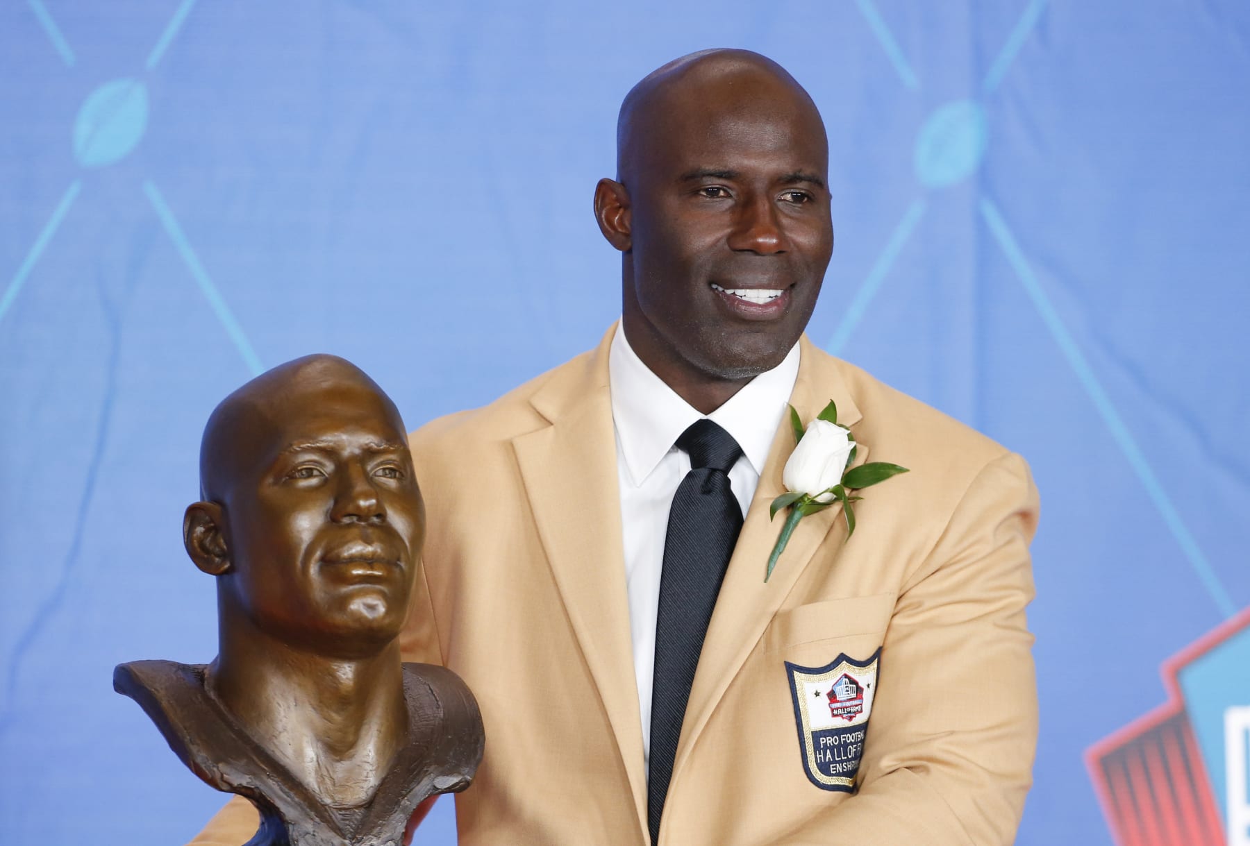 Former NFL player Terrell Davis poses with a bust of himself during an induction ceremony at the Pro Football Hall of Fame Saturday, Aug. 5, 2017, in Canton, Ohio. (AP Photo/Ron Schwane)