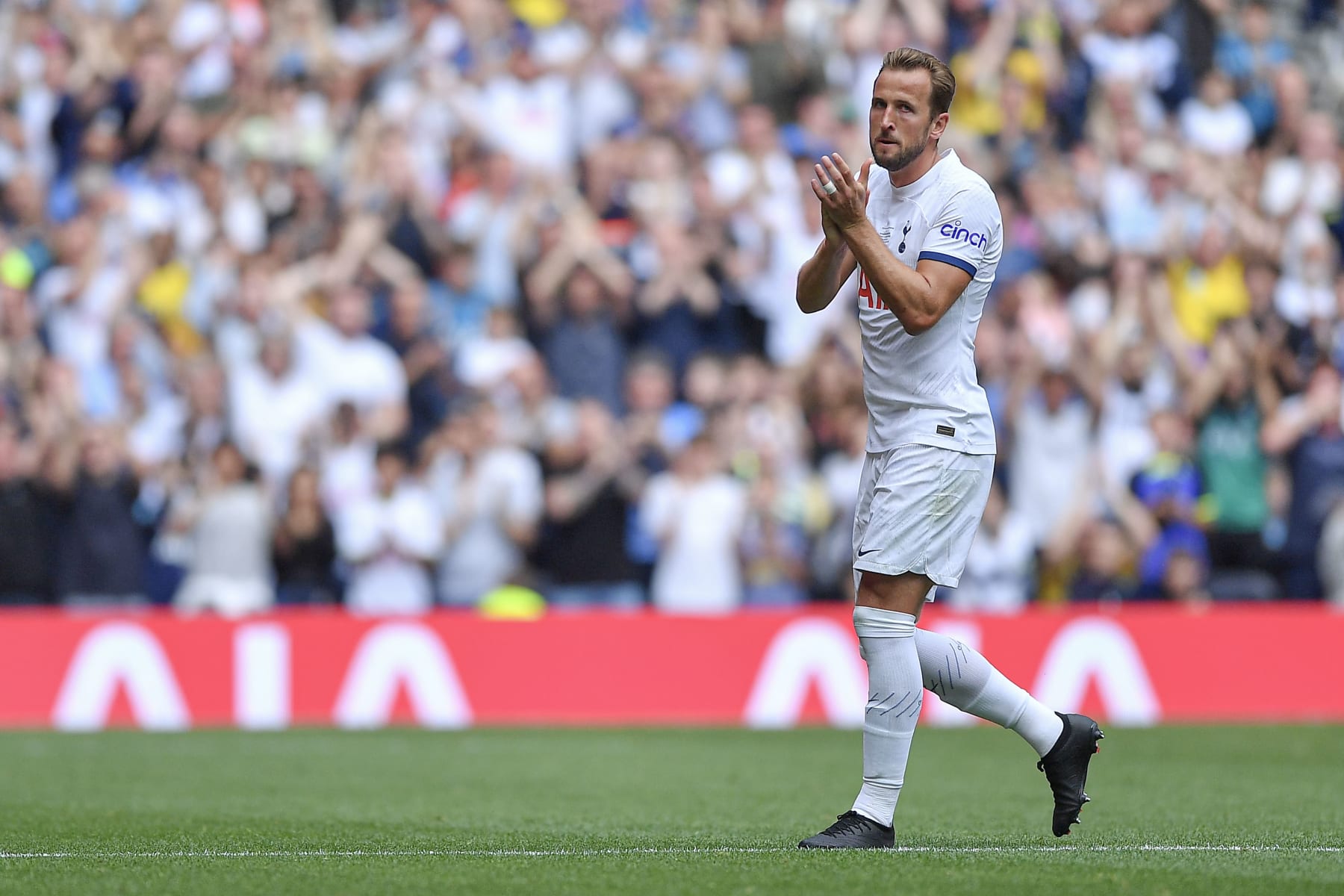 LONDON, ENGLAND - AUGUST 6: Harry Kane of Tottenham Hotspur applauds the fans as he walks off the field during the pre-season friendly match between Tottenham Hotspur and Shakhtar Donetsk at Tottenham Hotspur Stadium on August 6, 2023 in England. (Photo by Vince Mignott/MB Media/Getty Images)
