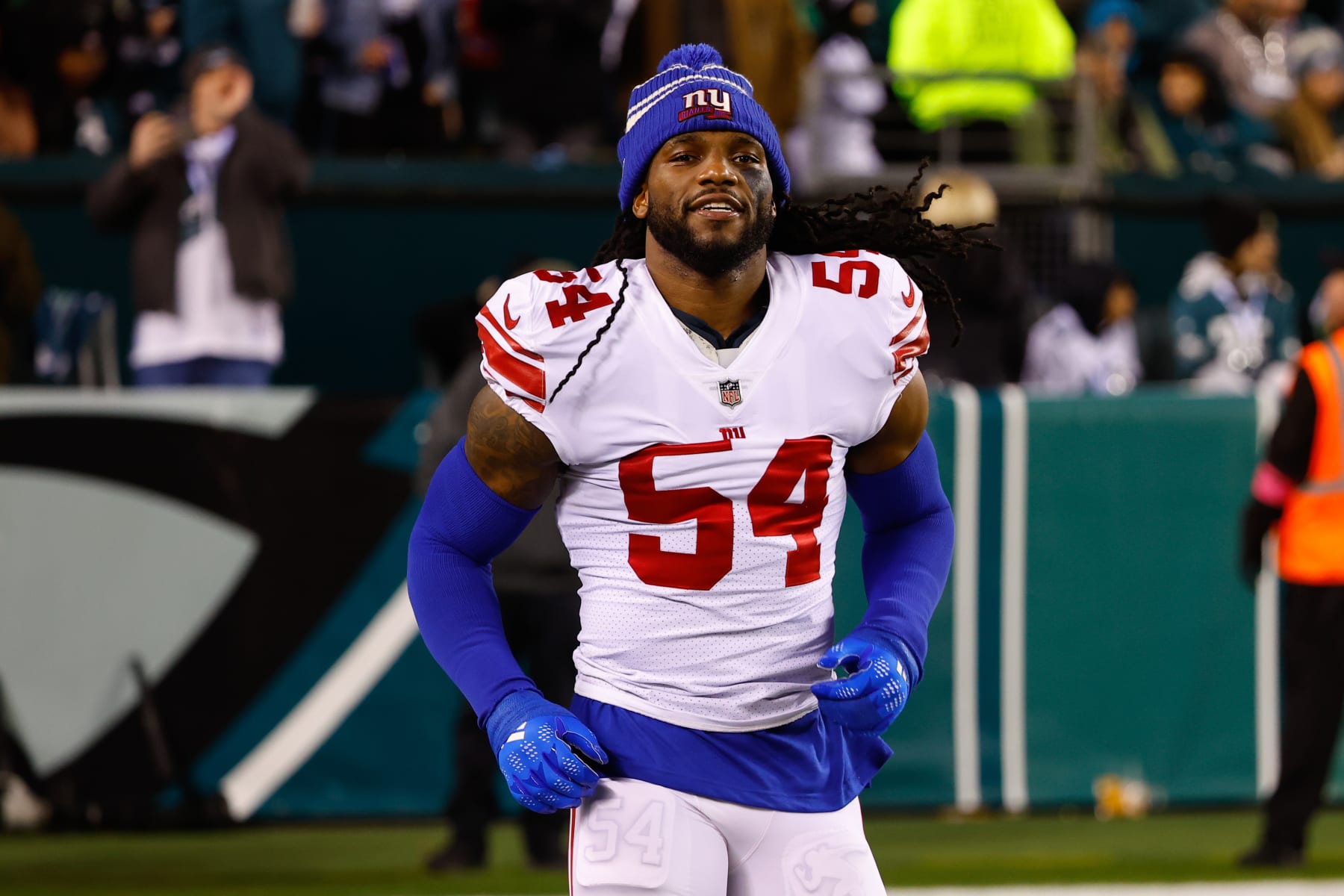 PHILADELPHIA, PA - JANUARY 21:  New York Giants linebacker Jaylon Smith (54) enters the field prior the NFC Divisional playoff game between the Philadelphia Eagles and the New York Giants on January 21, 2023 at Lincoln Financial Field in Philadelphia, Pennsylvania.  (Photo by Rich Graessle/Icon Sportswire via Getty Images)