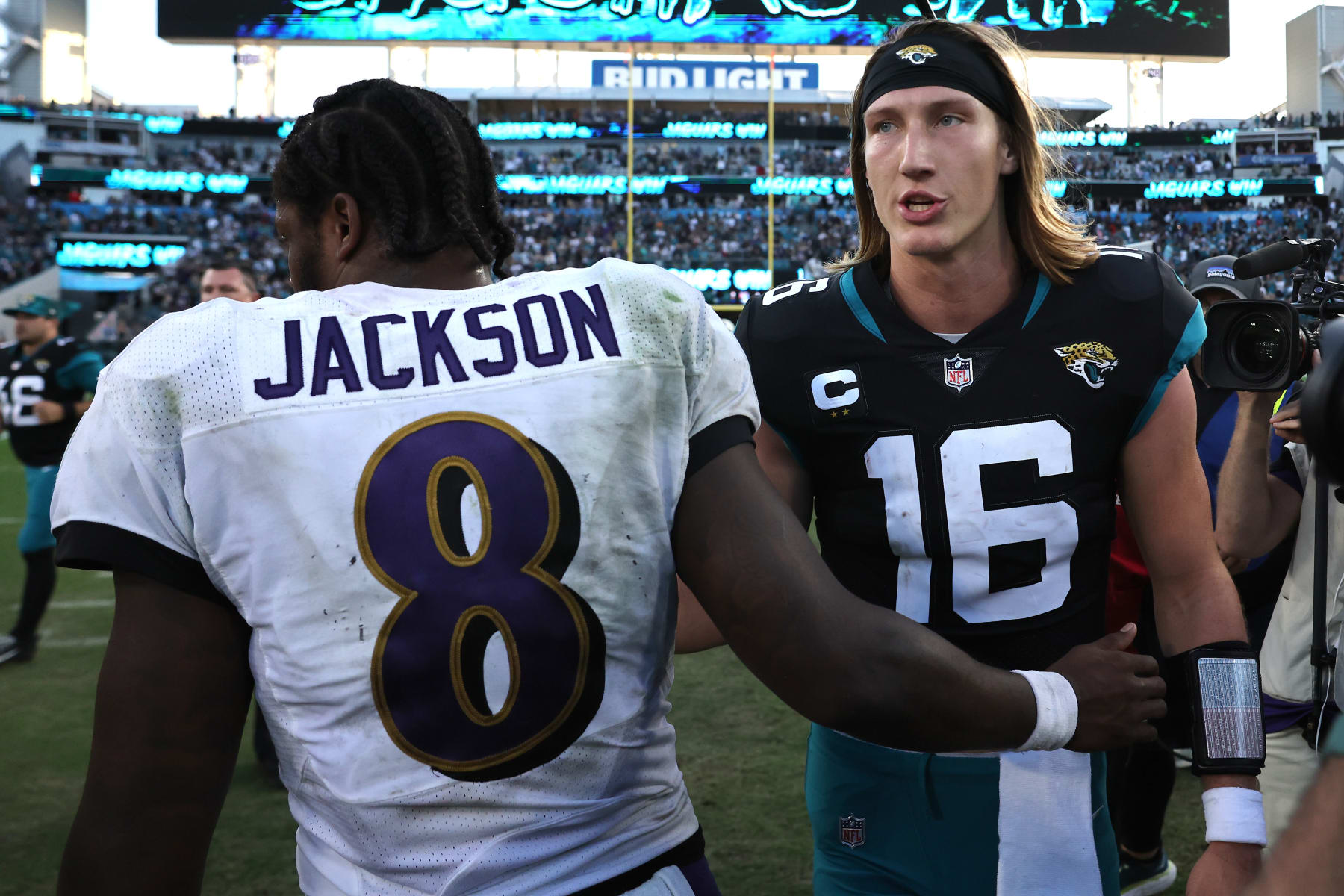 JACKSONVILLE, FLORIDA - NOVEMBER 27: Trevor Lawrence #16 of the Jacksonville Jaguars and Lamar Jackson #8 of the Baltimore Ravens embrace after the game at TIAA Bank Field on November 27, 2022 in Jacksonville, Florida. (Photo by Mike Carlson/Getty Images)