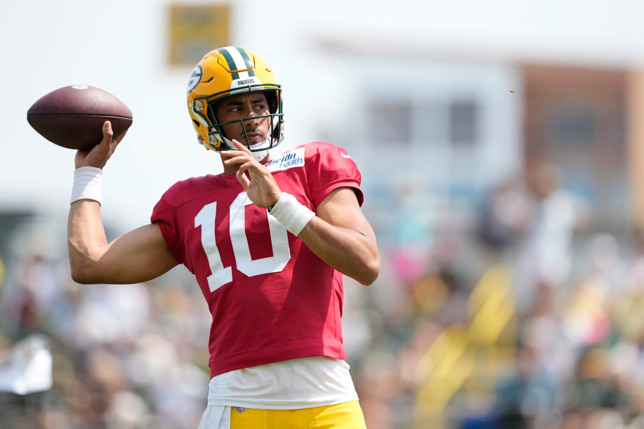 ASHWAUBENON, WISCONSIN - AUGUST 07: Jordan Love #10 of the Green Bay Packers works out during training camp at Ray Nitschke Field on August 07, 2023 in Ashwaubenon, Wisconsin. (Photo by Patrick McDermott/Getty Images)