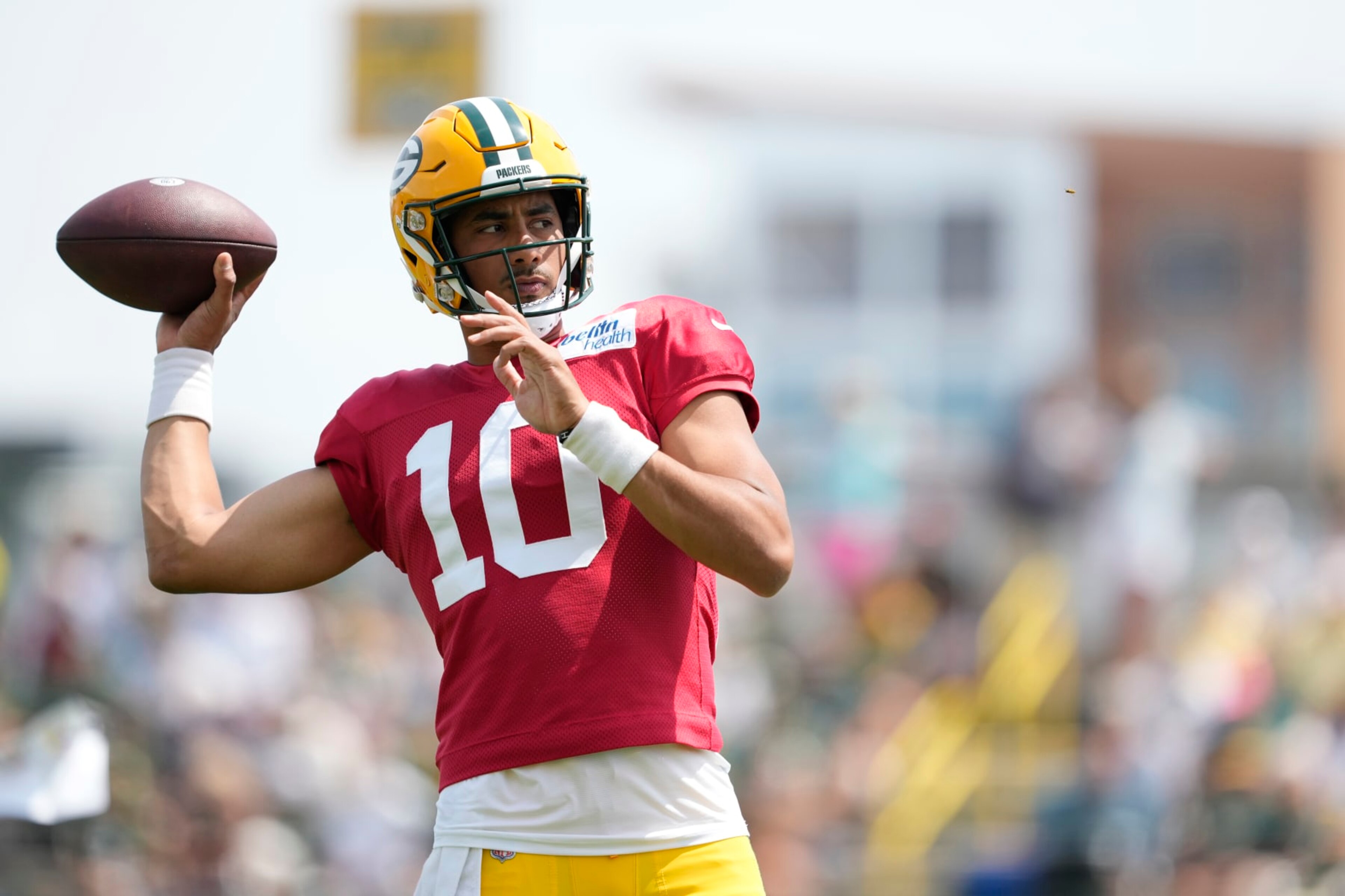ASHWAUBENON, WISCONSIN - AUGUST 07: Jordan Love #10 of the Green Bay Packers works out during training camp at Ray Nitschke Field on August 07, 2023 in Ashwaubenon, Wisconsin. (Photo by Patrick McDermott/Getty Images)