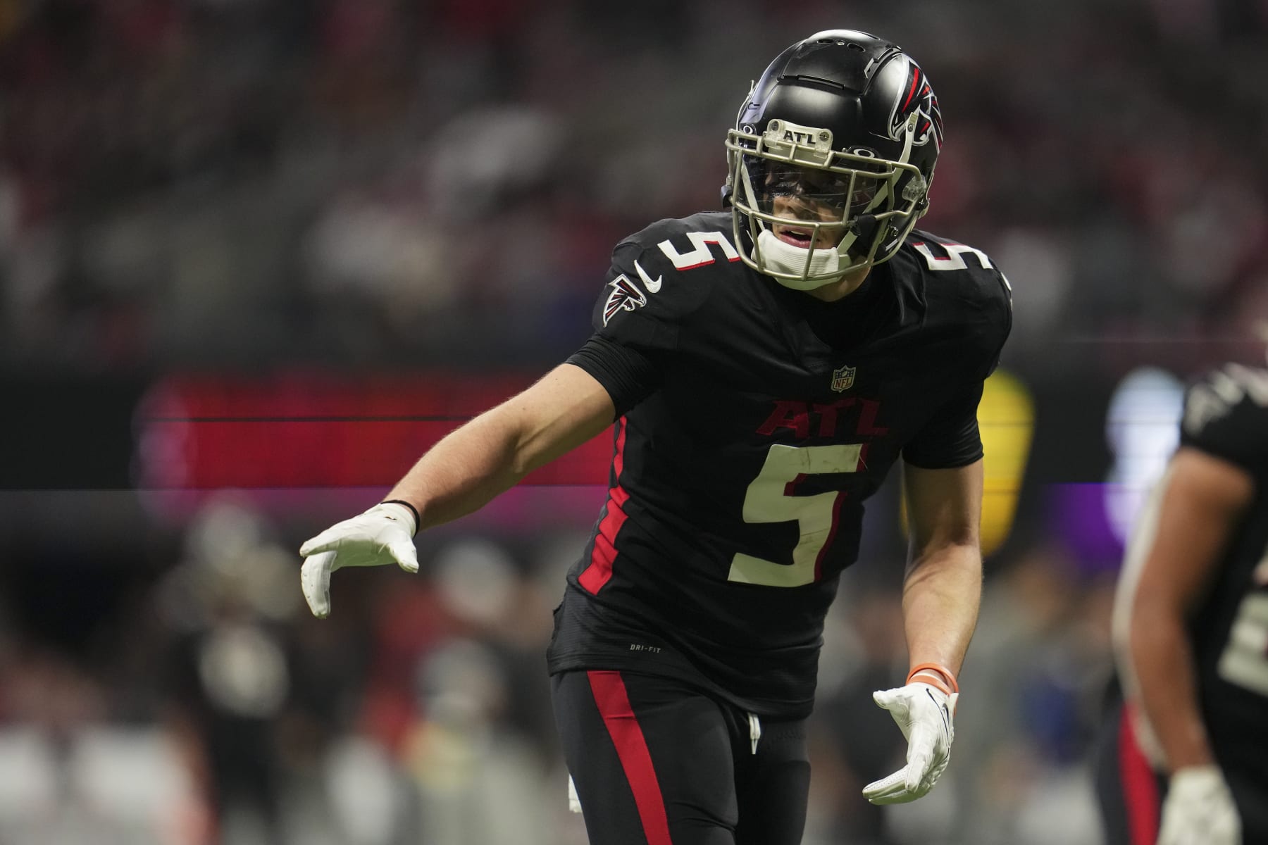 ATLANTA, GA - JANUARY 08: Drake London #5 of the Atlanta Falcons lines up against the Tampa Bay Buccaneers at Mercedes-Benz Stadium on January 8, 2023 in Atlanta, Georgia. (Photo by Cooper Neill/Getty Images)