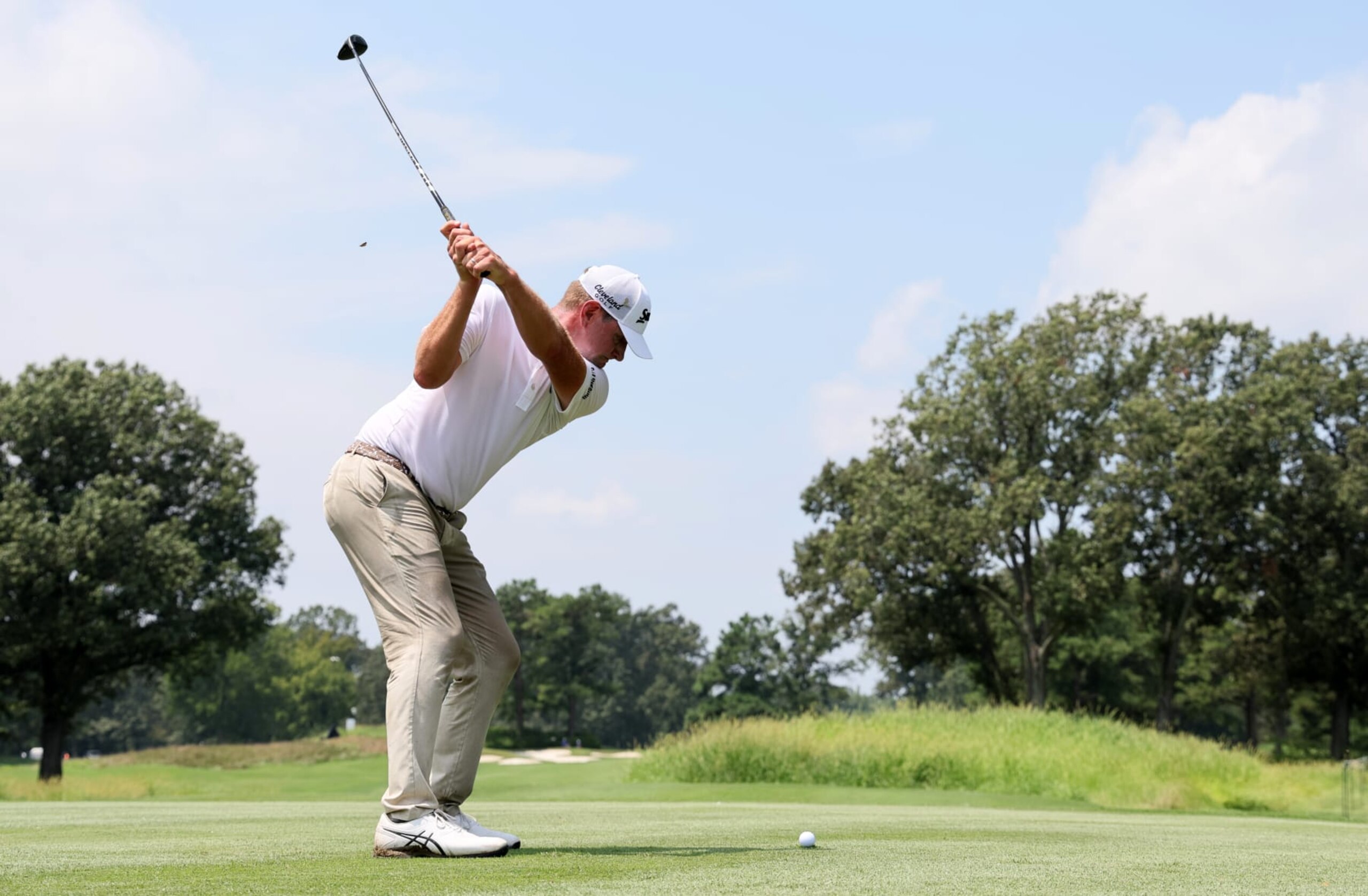 MEMPHIS, TENNESSEE - AUGUST 11: Lucas Glover of the United States plays his shot from the second tee during the second round of the FedEx St. Jude Championship at TPC Southwind on August 11, 2023 in Memphis, Tennessee. (Photo by Andy Lyons/Getty Images)